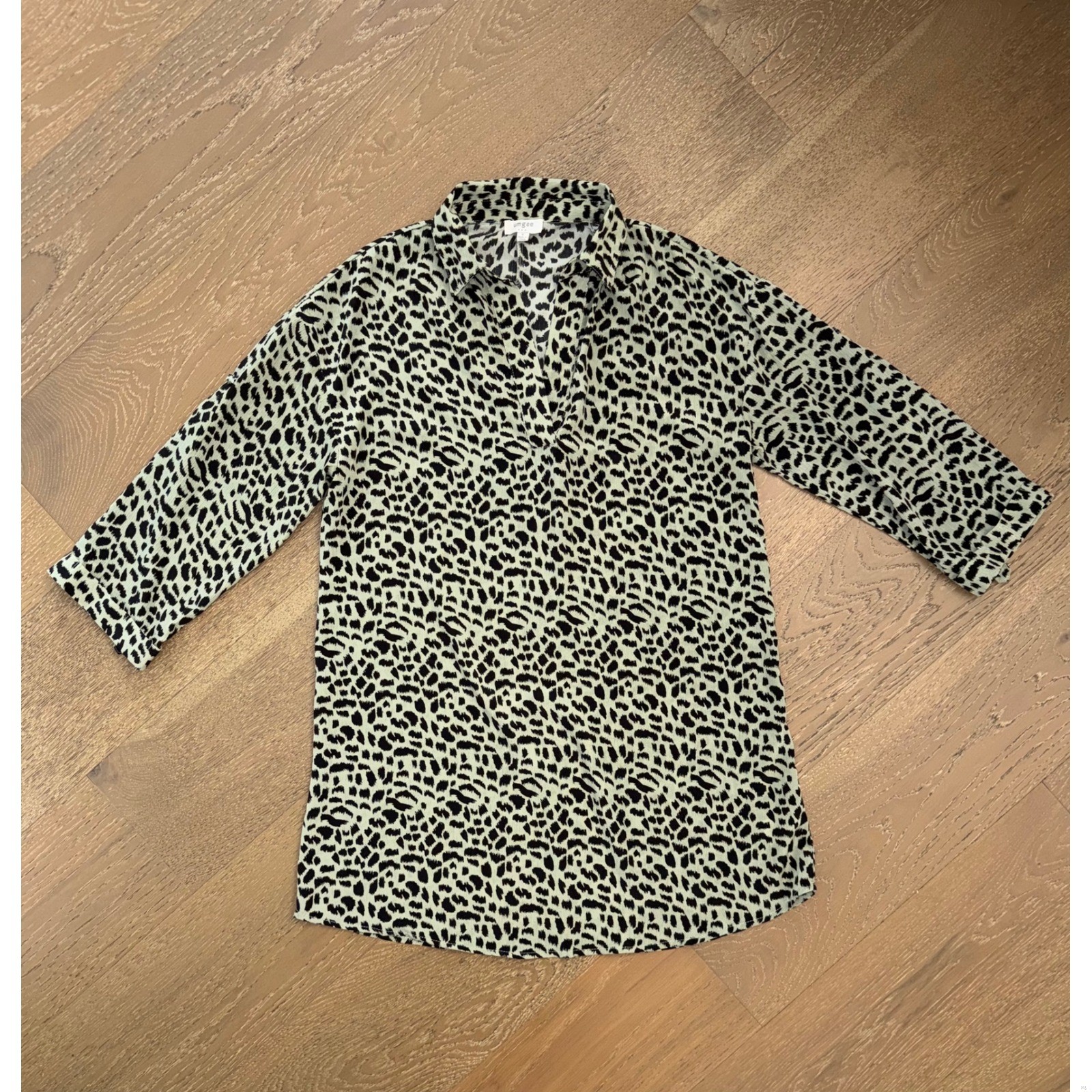Umgee Women Green Black Leopard Animal Print V-Neck Tunic Blouse Top Small