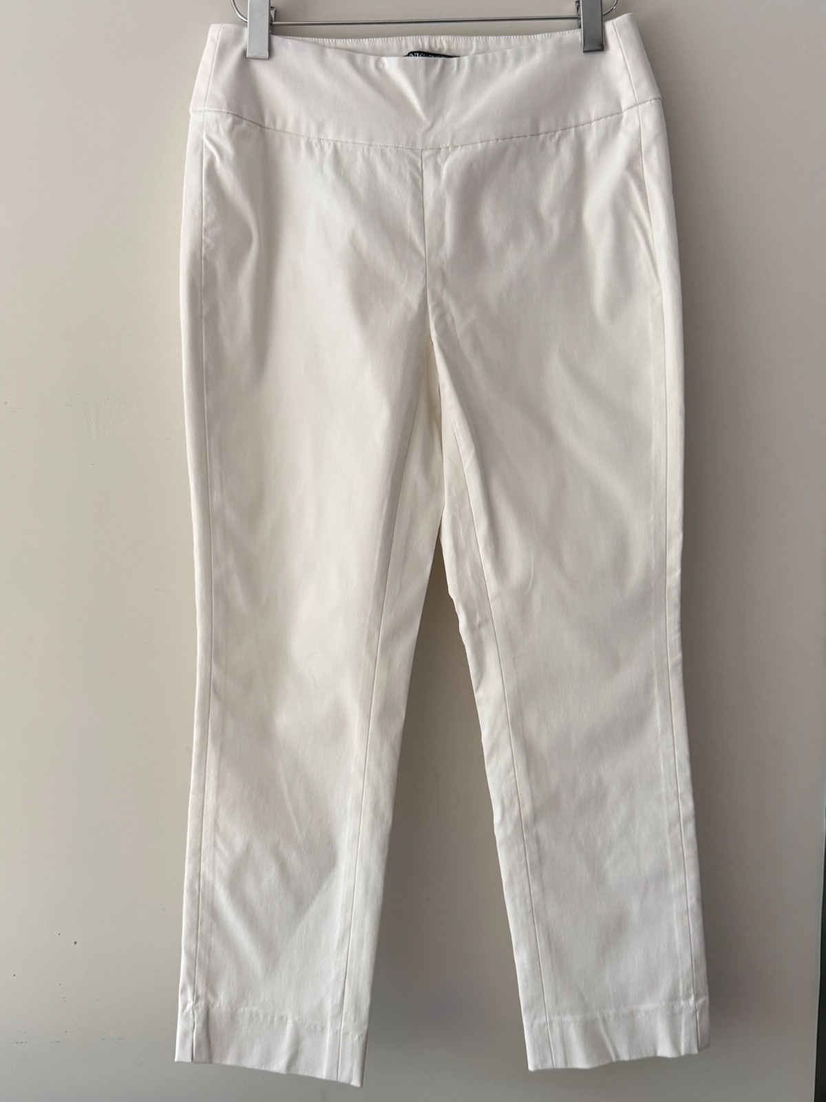 NIC+ZOE White Stretch Ankle Pants Size Size 0 | Worn Once | Excellent Condition