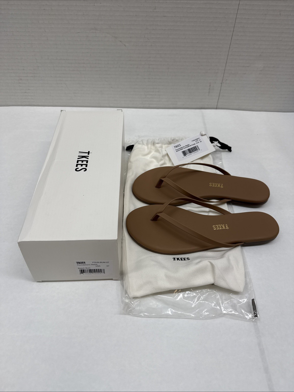 TKEES Lily Nudes Flip Flops Beach Bum Size 7