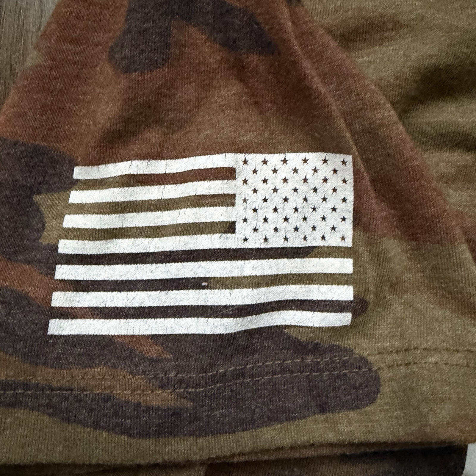 Grunt Style Women’s Camo Love of Country American Flag Graphic T-Shirt Size L