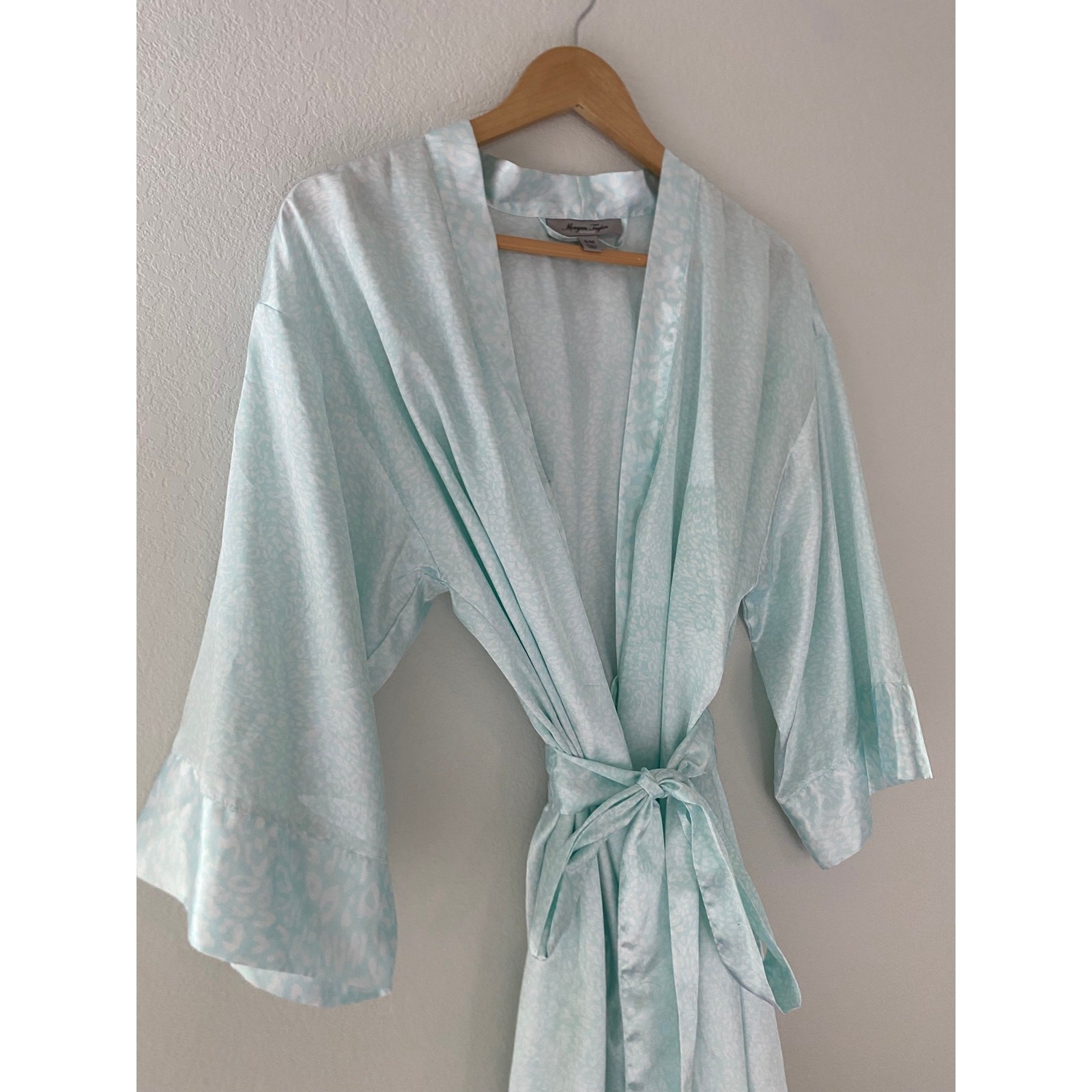 Size S/M Morgan Taylor Blue Leopard Satin-Look Lounge Robe