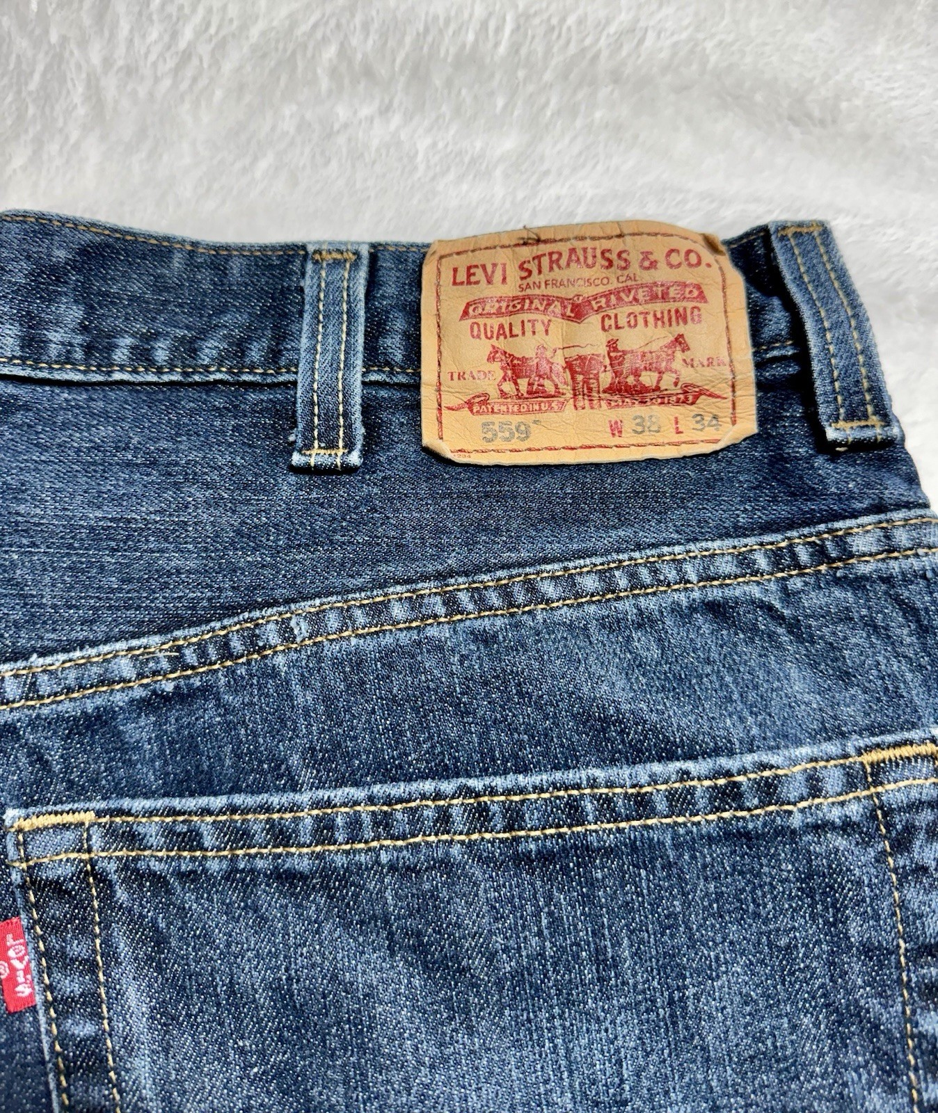 559 Levi’s Men’s Blue Medium Wash Denim Straight Relaxed Fit Jeans