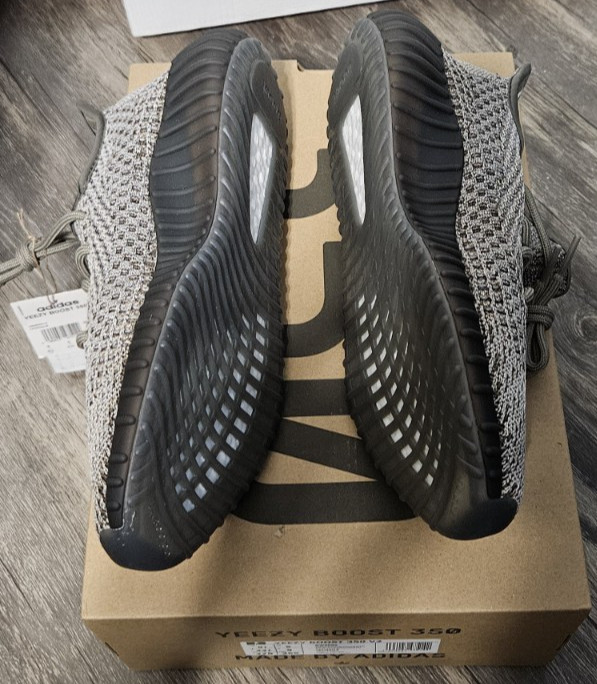 Size 9.5 – adidas Yeezy Boost 350 V2 Ash Stone