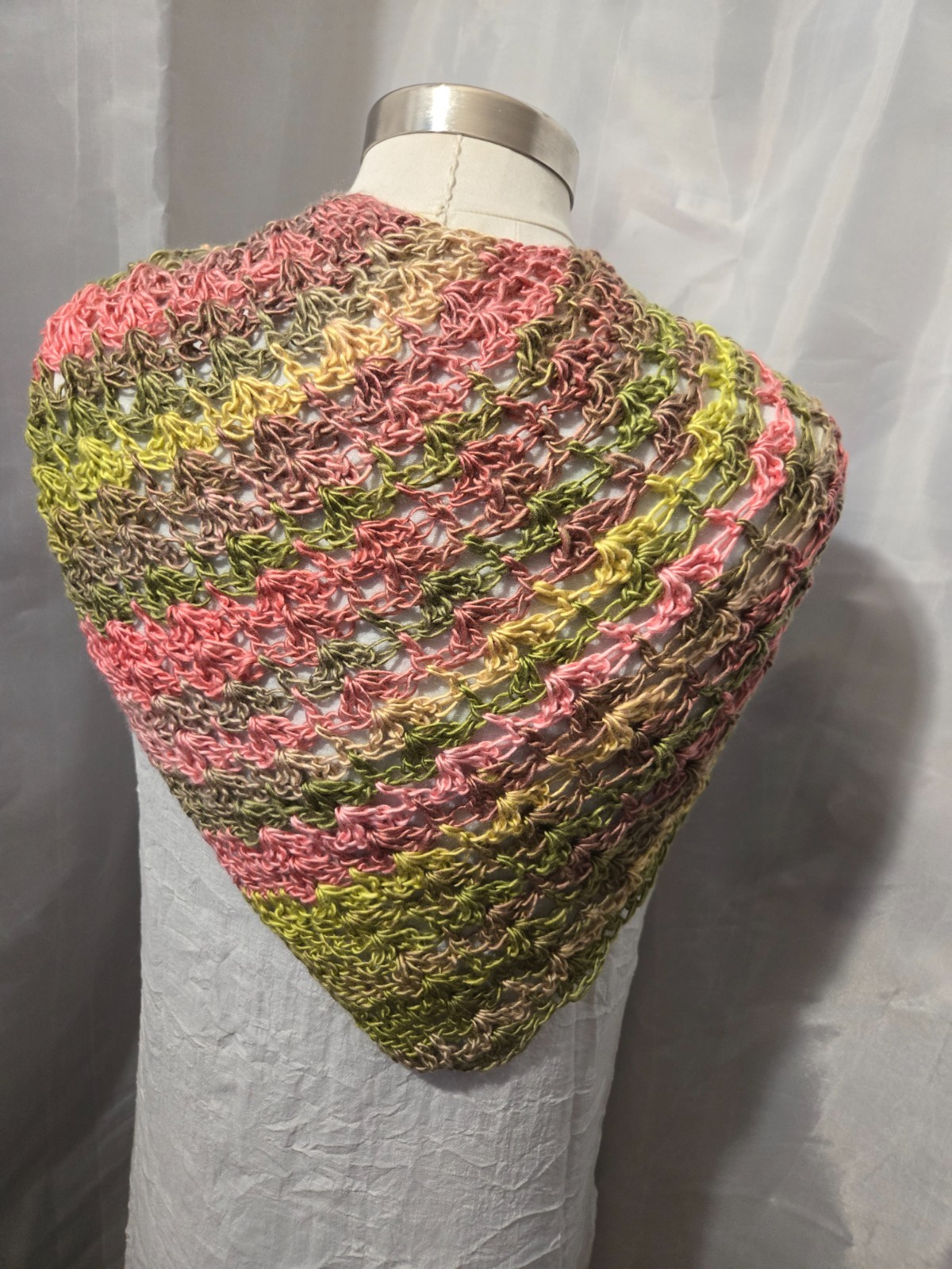 New Handmade Crocheted Soft Lace Triangular Scarf Shawl Sarong Wrap