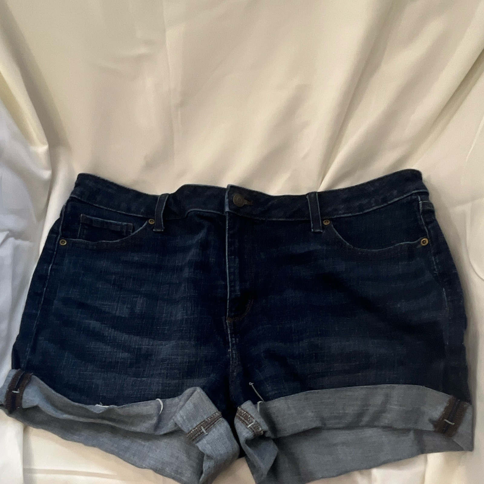 Sonoma Goods For Life Mid-Rise Dark Wash Denim Cuffed Stretch Shorts Blue 18
