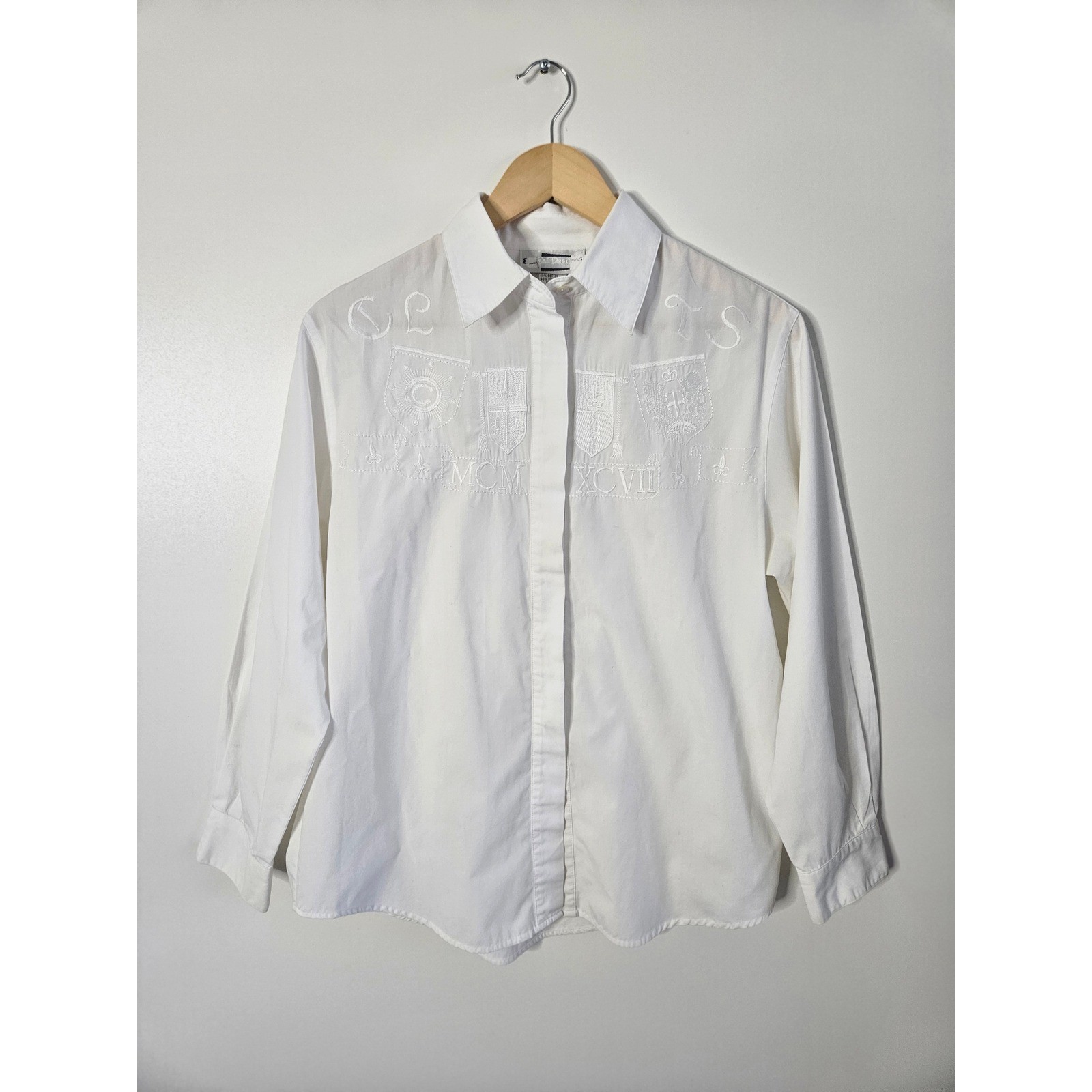 Vintage 90s Nicola Embroidered Crest Blouse – White 1997 Preppy Academic – S