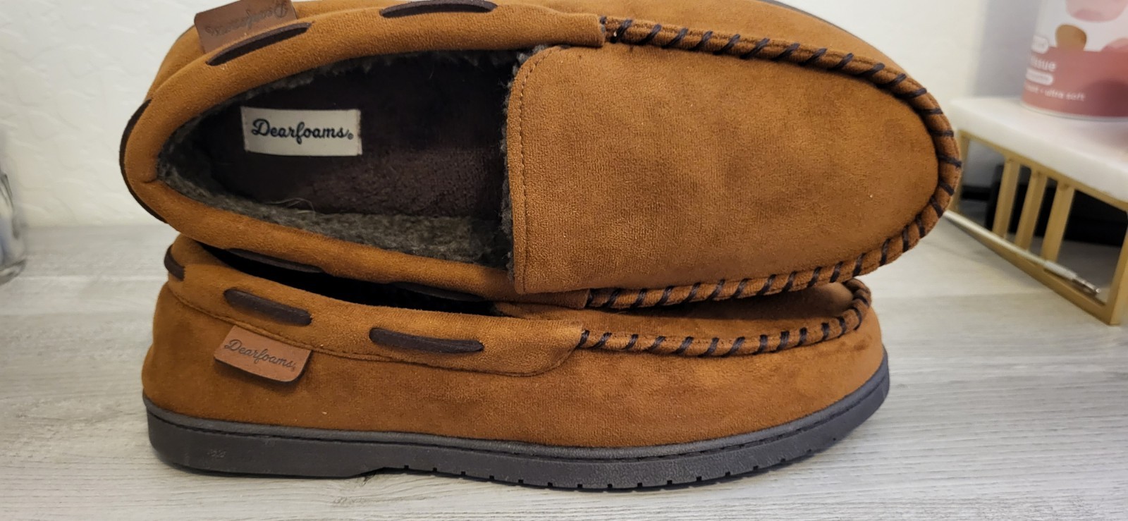 Dearfoams Men’s Keaton Memory Foam Moccasin Slipper Size MW 9-10 Brown