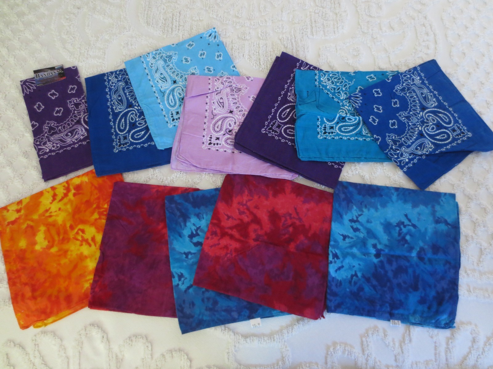 12 UNUSED 22″ x 22″ Cotton BANDANAS for Crafts, Home Decor, Quilting & Pets