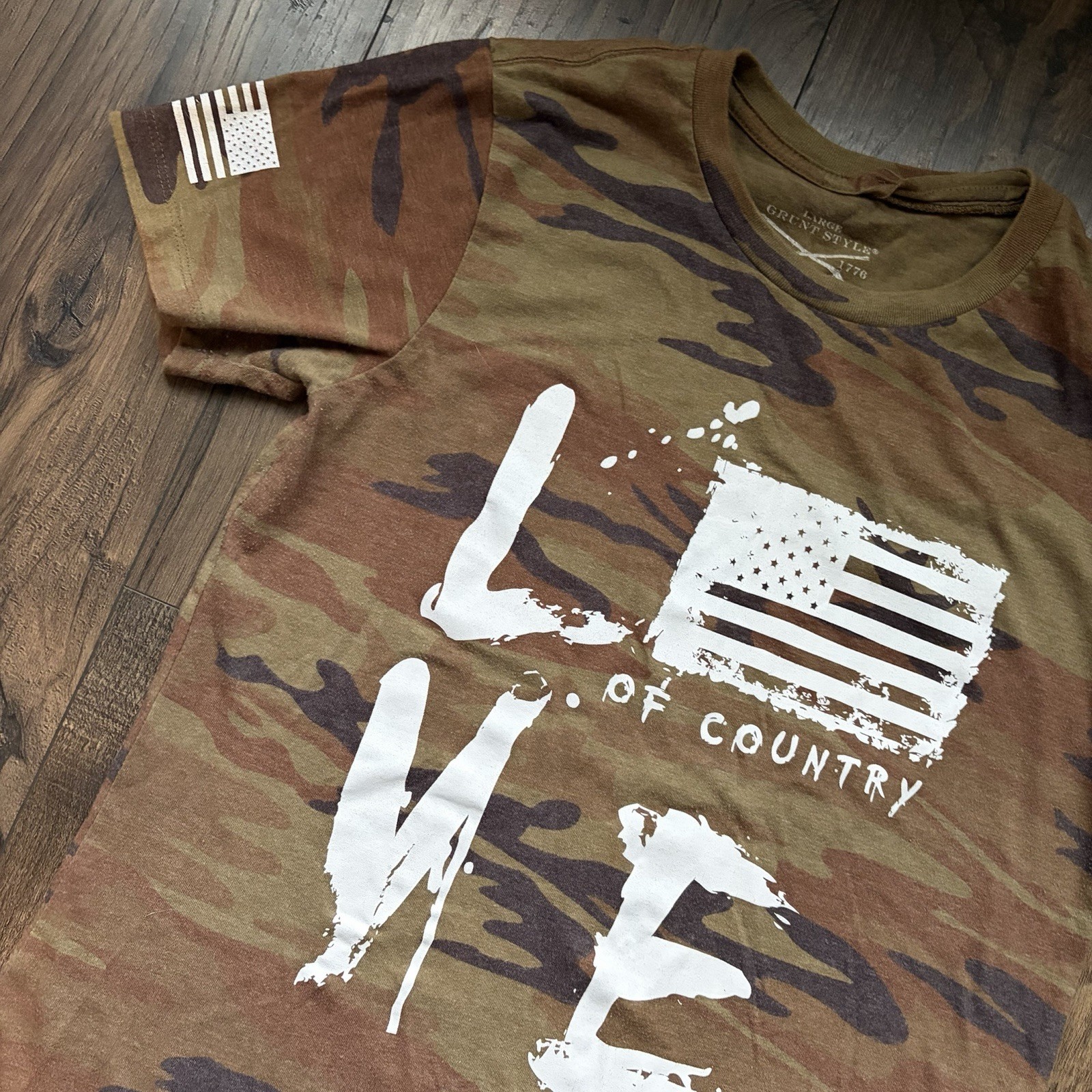 Grunt Style Women’s Camo Love of Country American Flag Graphic T-Shirt Size L