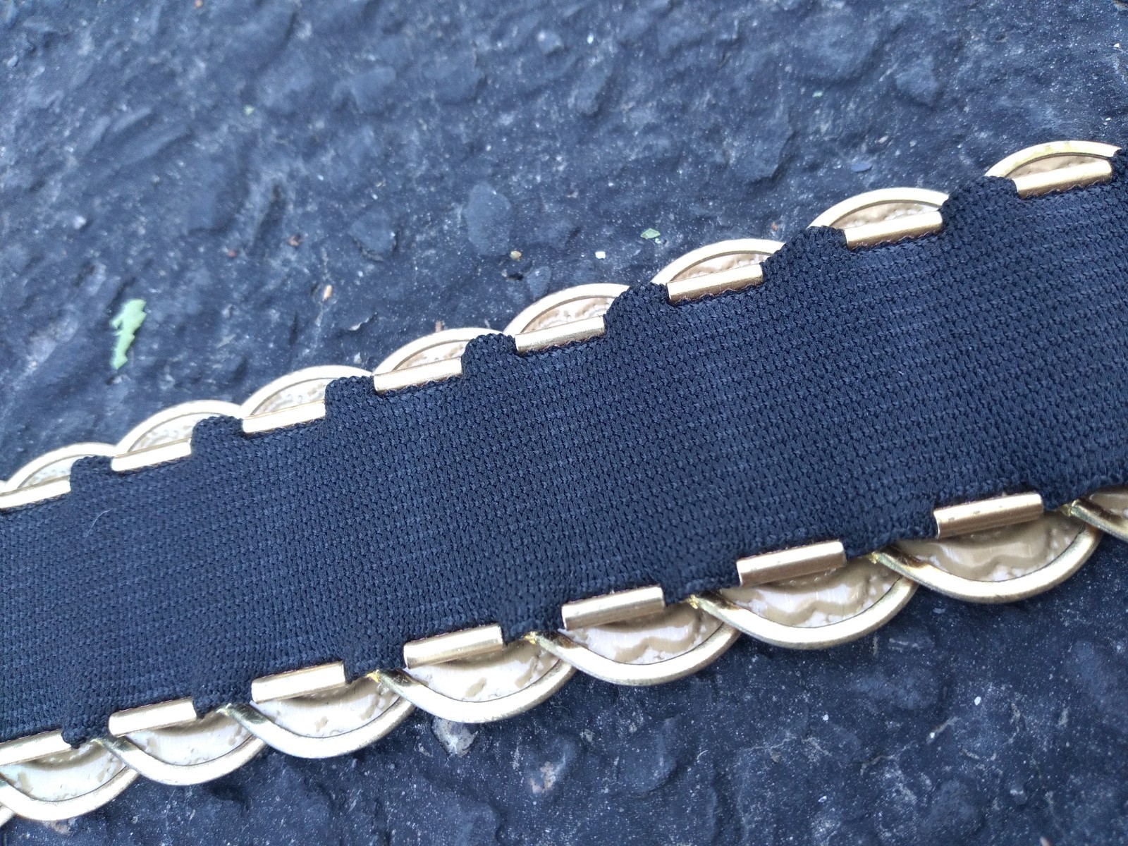 Vintage Oval Metal Elastic Belt 24 in Flower Gold Tone Stretchy 1980s