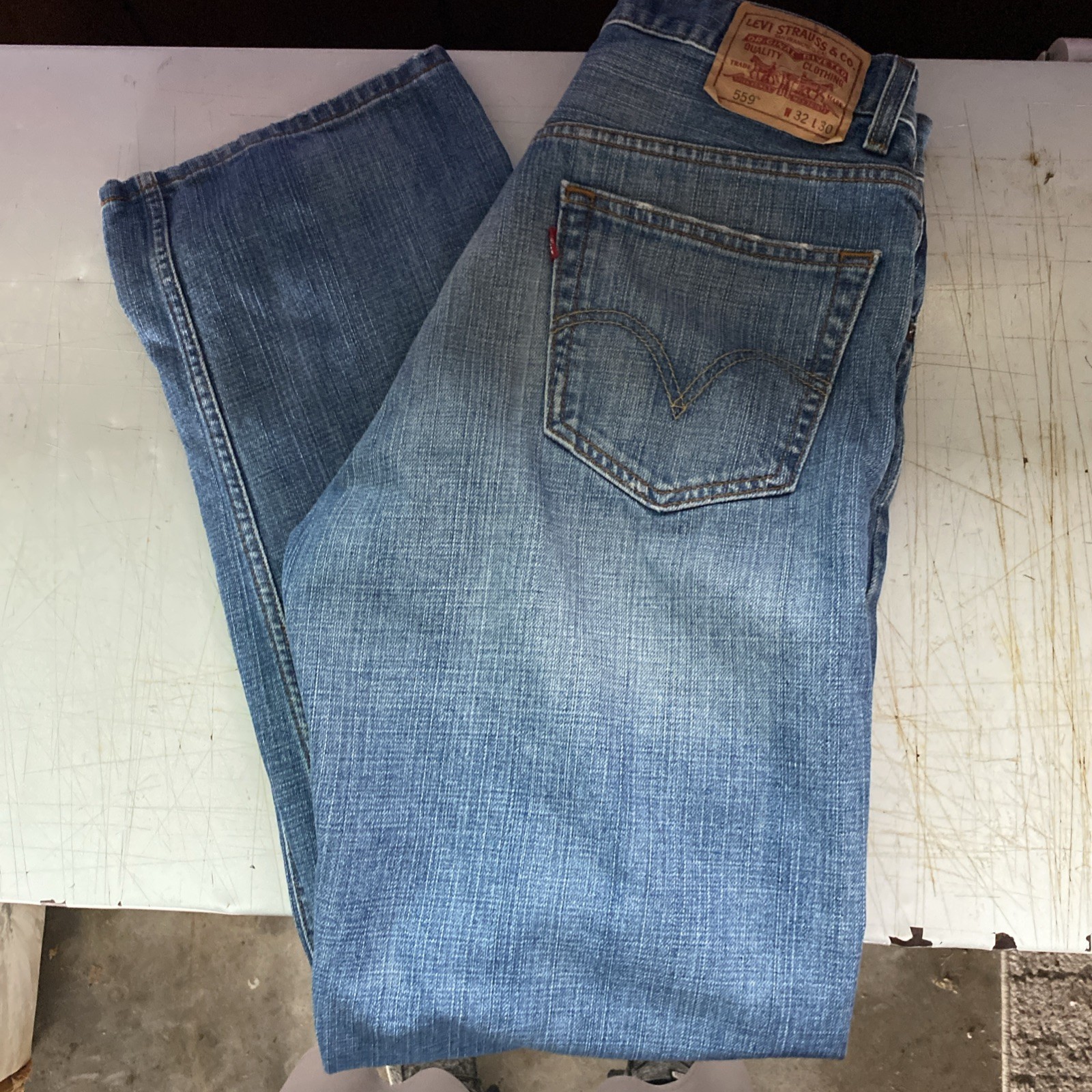 Levi’s 559 Relaxed Straight Fit Jeans Men’s 32×30 Medium Wash Blue Denim Pants