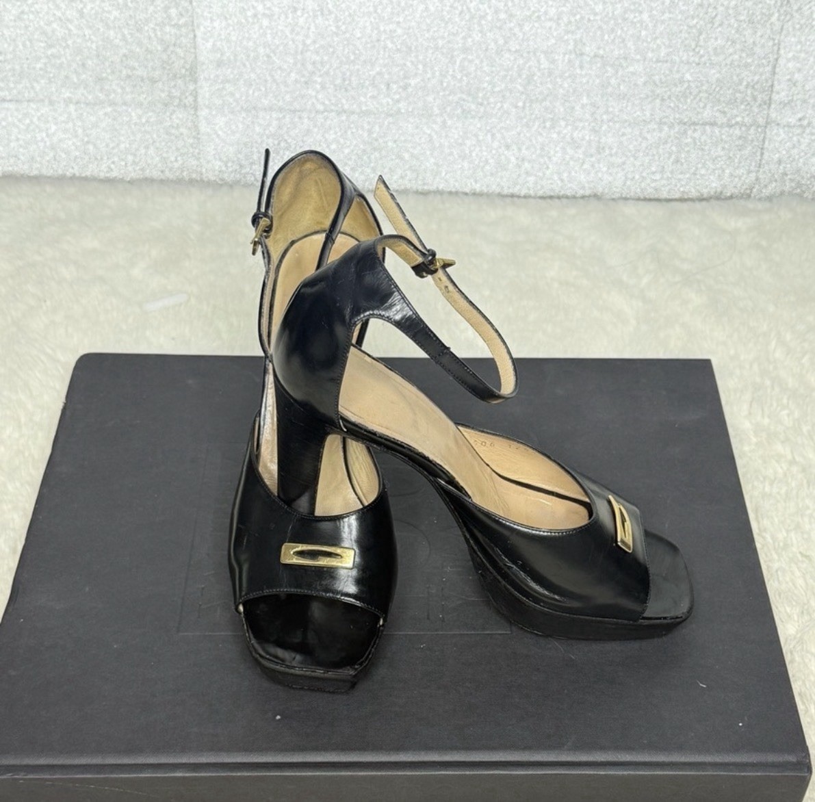 Gucci Women’s Black Leather Strappy Ankle Strap Open Toe Heels Buckle 6B