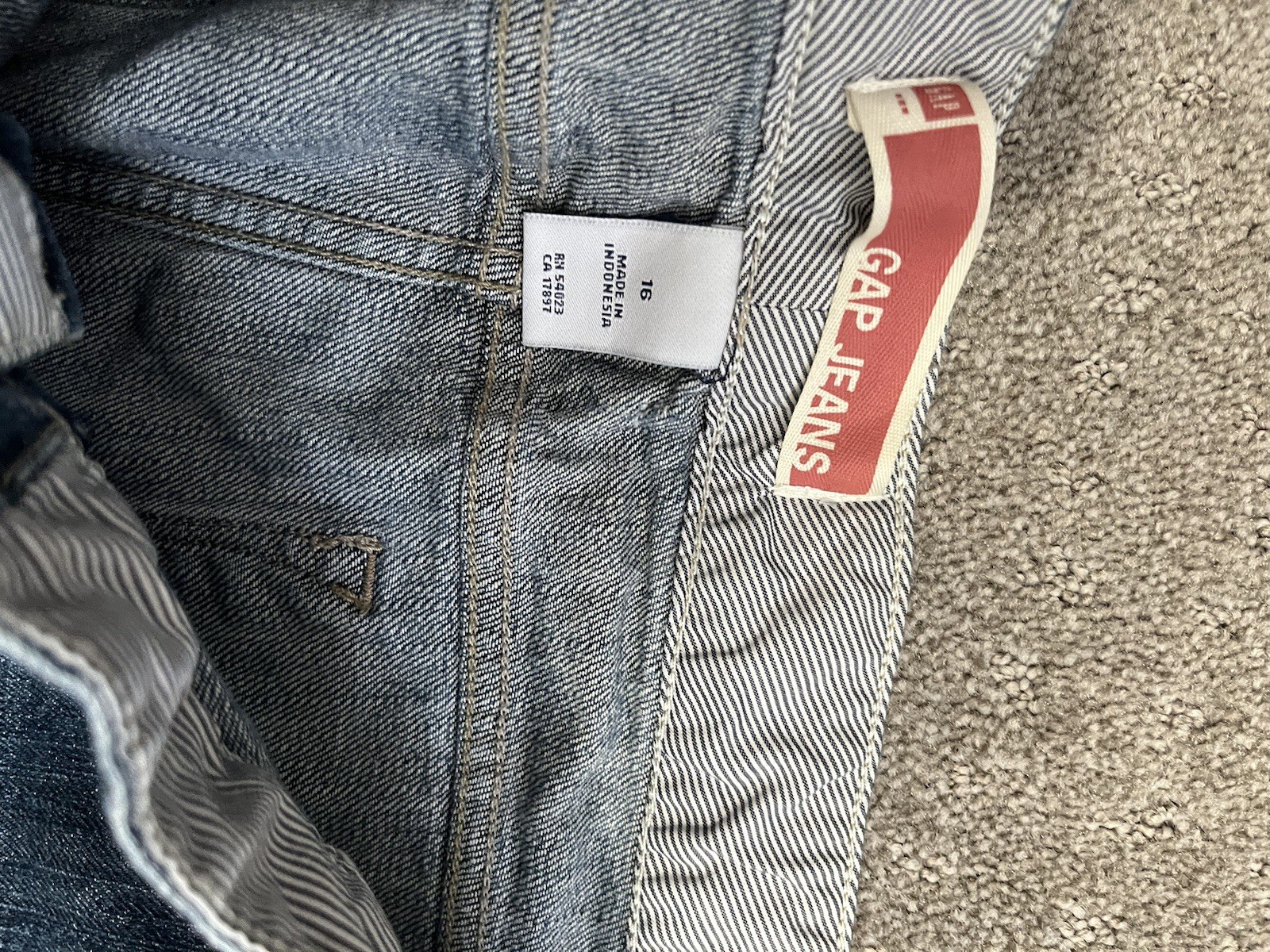 Gap Womens Y2k Low Rise Capri Jeans Sz 16 Ankle Zippers 99% Cotton 1% Spandex