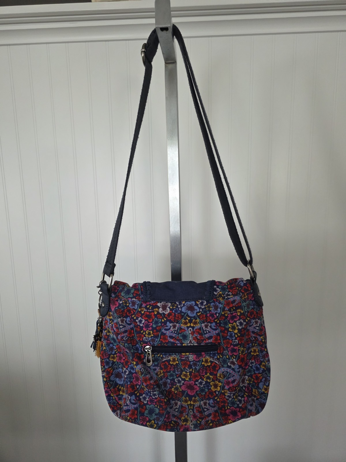 New SAKROOTS Blue Floral Canvas Crochet Fold-over Crossbody Bag
