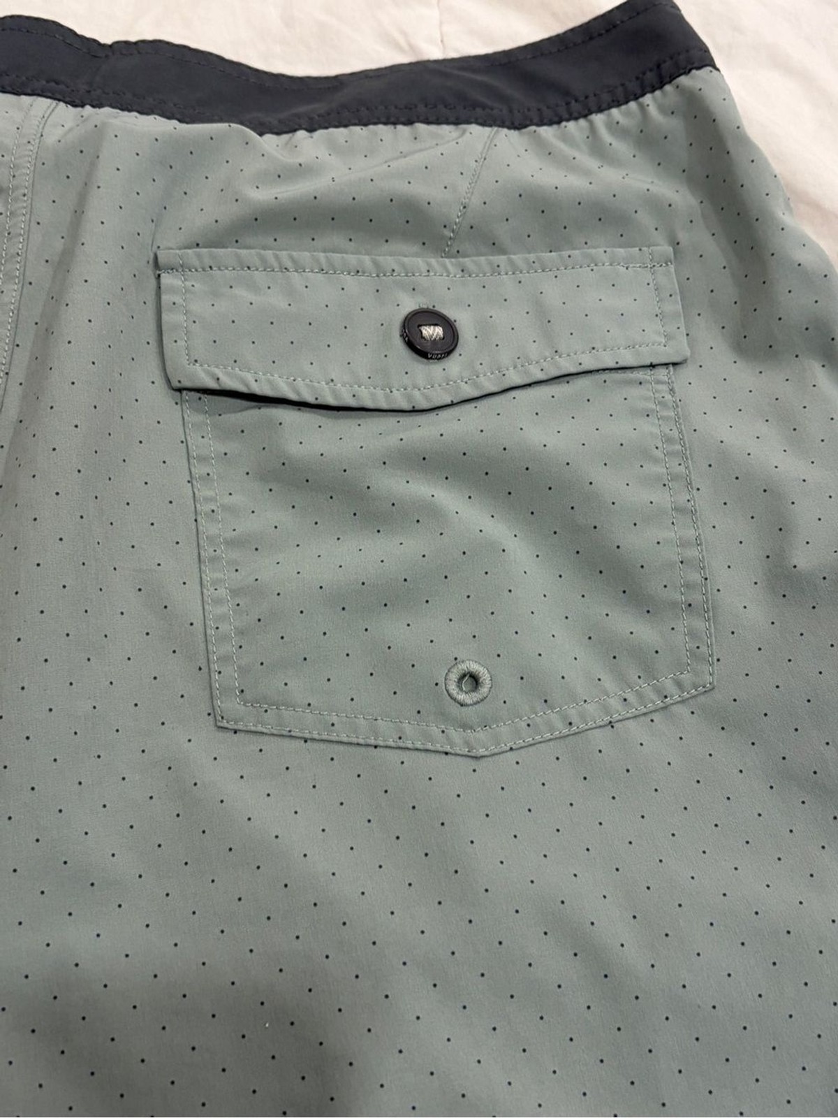 Vuori Men’s Cloud Dot Cruise Boardshort Size 36