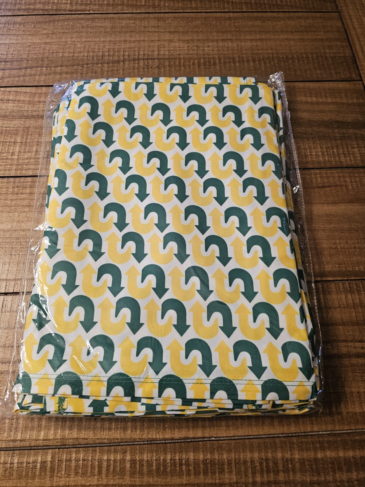 Lot 12 Subway Restaurant Green Yellow Arrows Bandanas Uniform 27×27