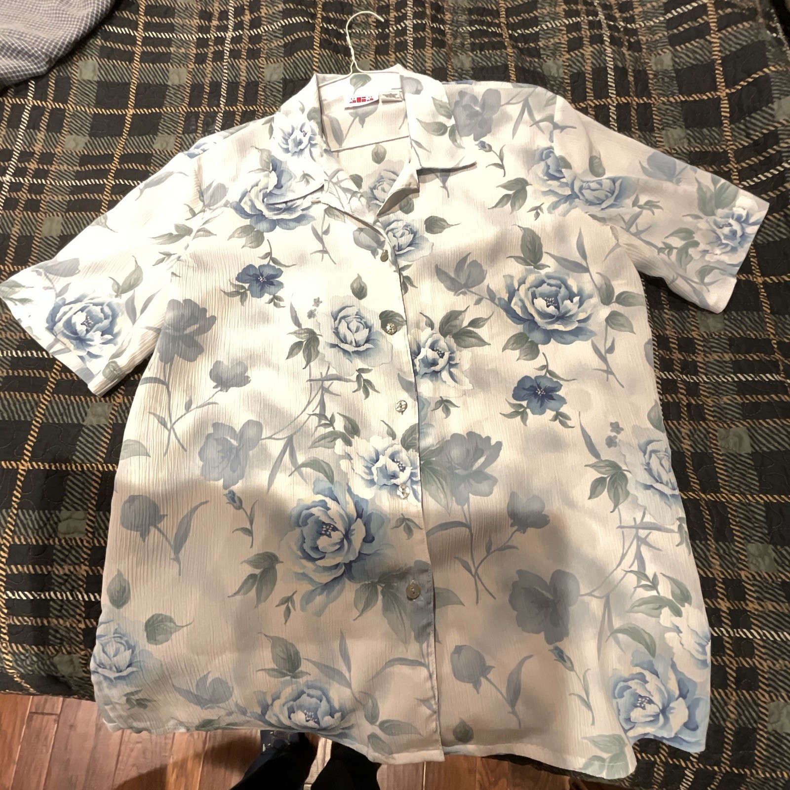 Alia Women’s White/Blue Floral Chiffon Polyester Button-Down Blouse 16