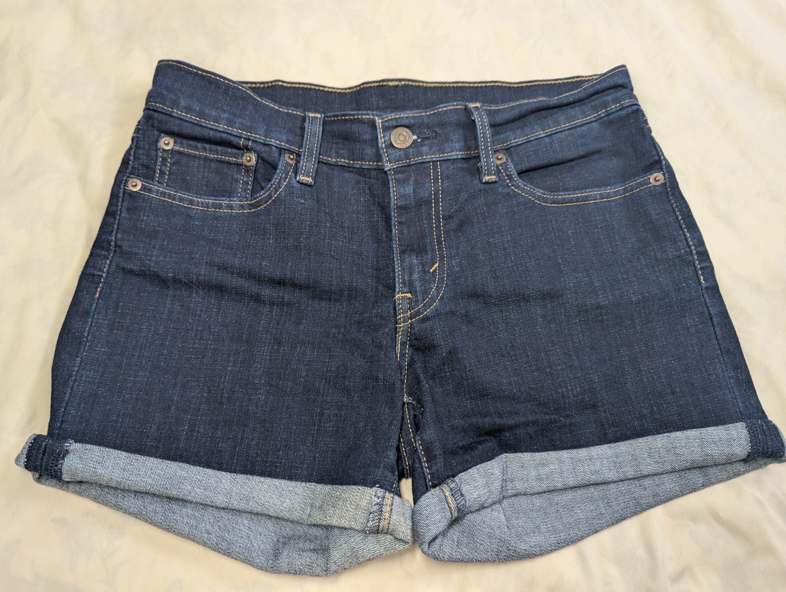 Levi’s Women’s 28 Denim Shorts Dark Wash Mid Rise Cuffed Stretch Jean Shorts