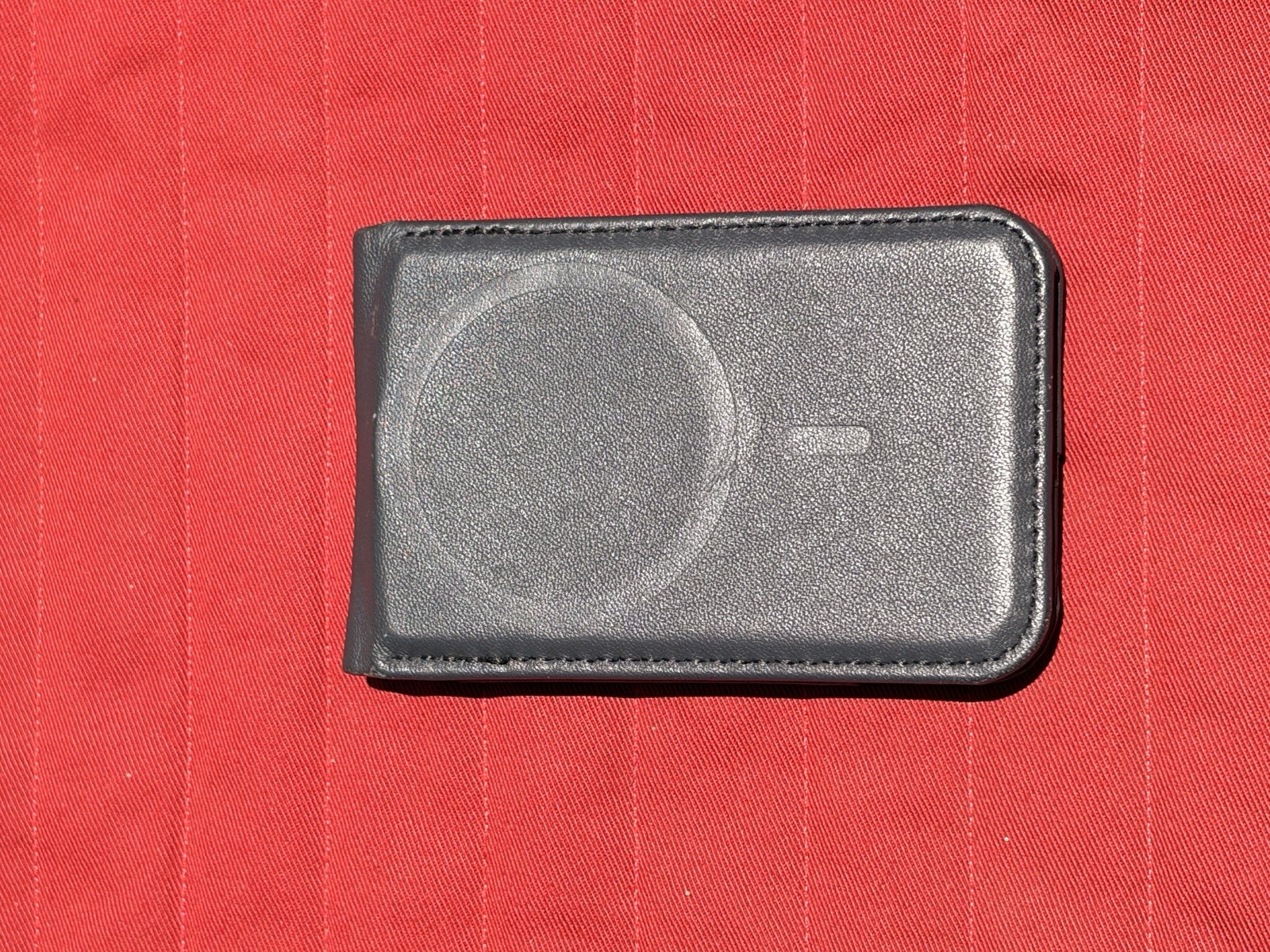 Journey Wallet: VERSA MagSafe Money Clip Wallet & Stand