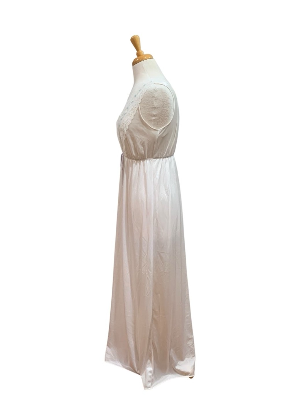 Vntg 70’s Dreamaway White Robe and nightgown with Blue Embroidery, Size S