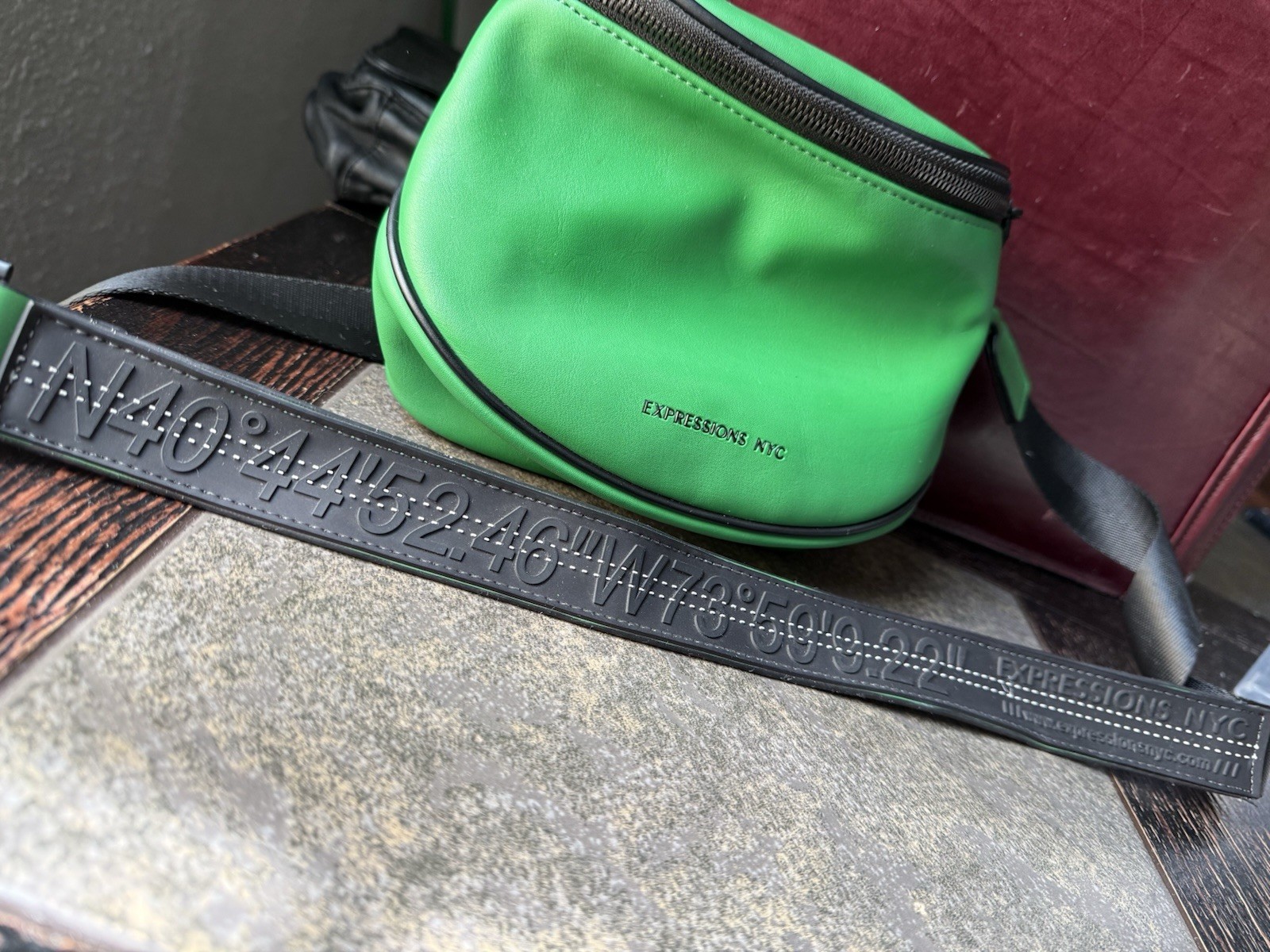 Expressions NYC Green/Black Crossbody Bag Zip Closure Adjustable Strap Pockets