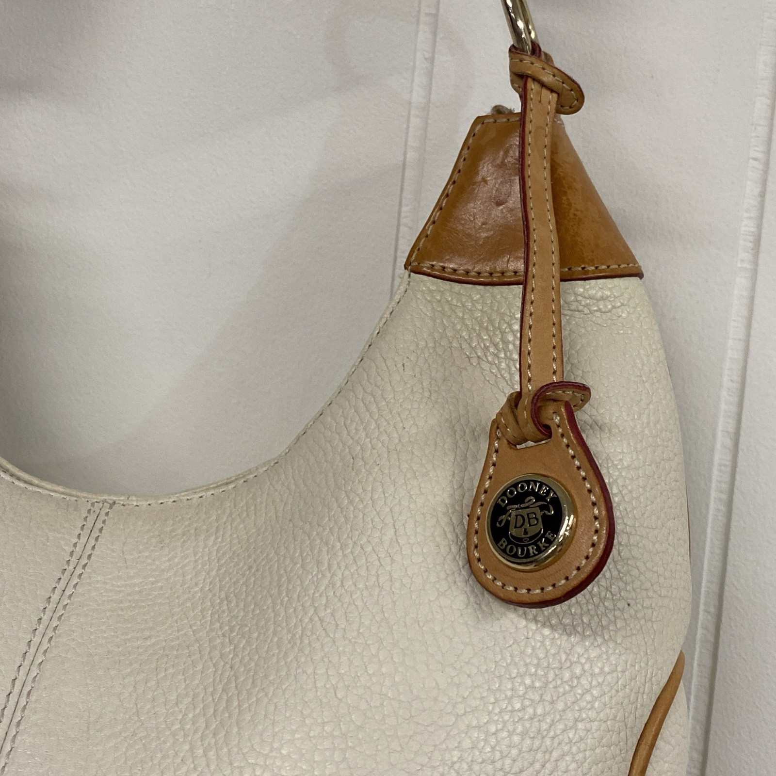 Vtg Dooney & Bourke Medium Hobo Bag Bone All Weather Leather Shoulder Handbag
