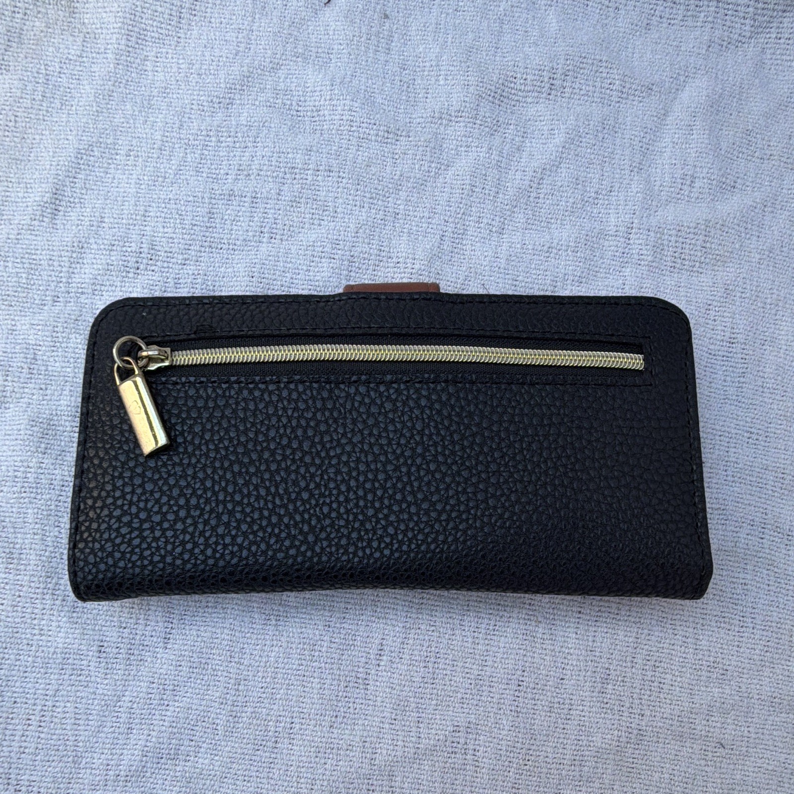 Unknown Factory Women’s Black Zip-Around Wallet Brown Snap Strap ID Window