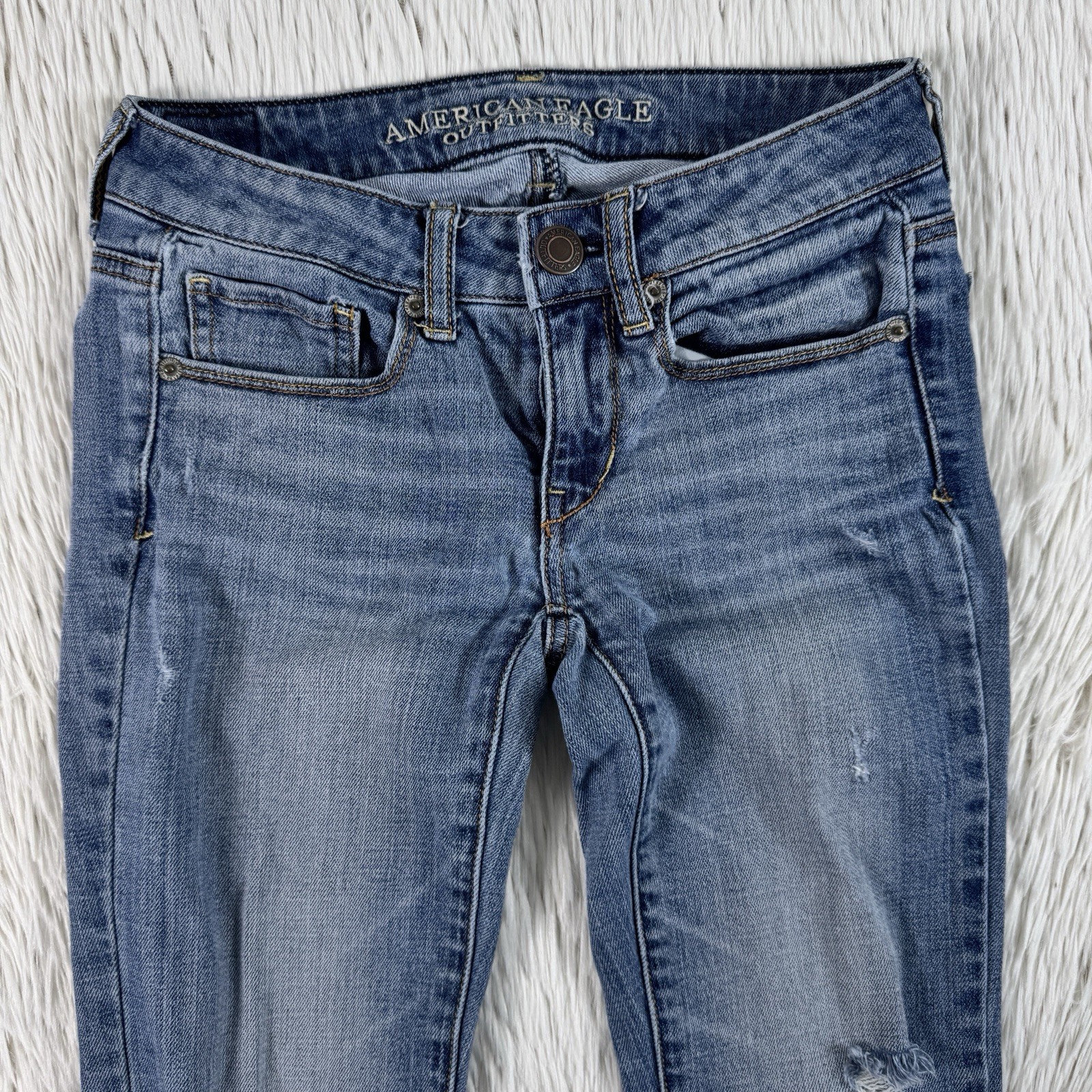 American Eagle Light Wash Distress Low-Rise Stretch Skinny Women’s Size 00 Short