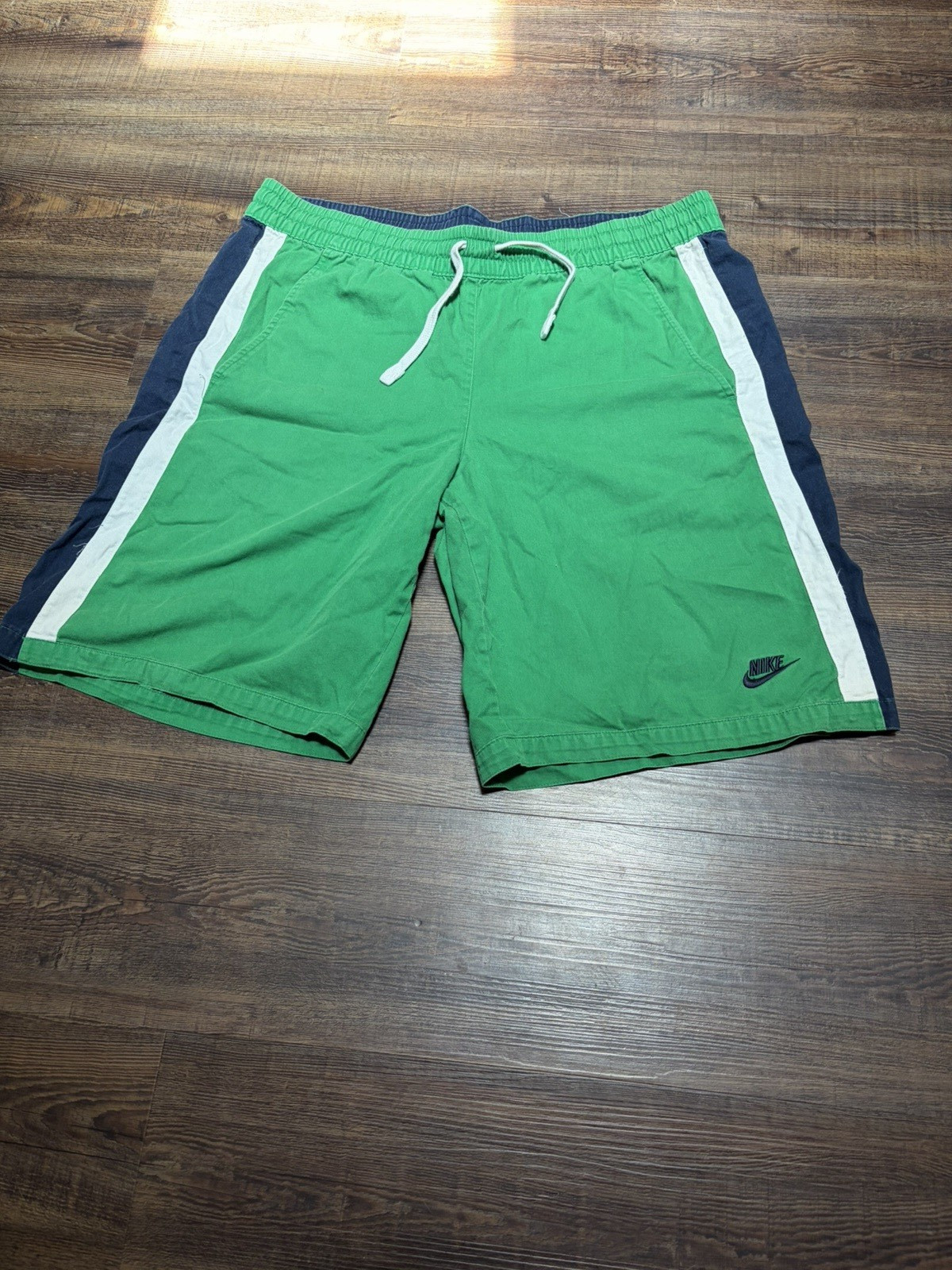 Vintage Nike Mens 100% Cotton Green Navy White Colorblock Shorts 9” Inseam
