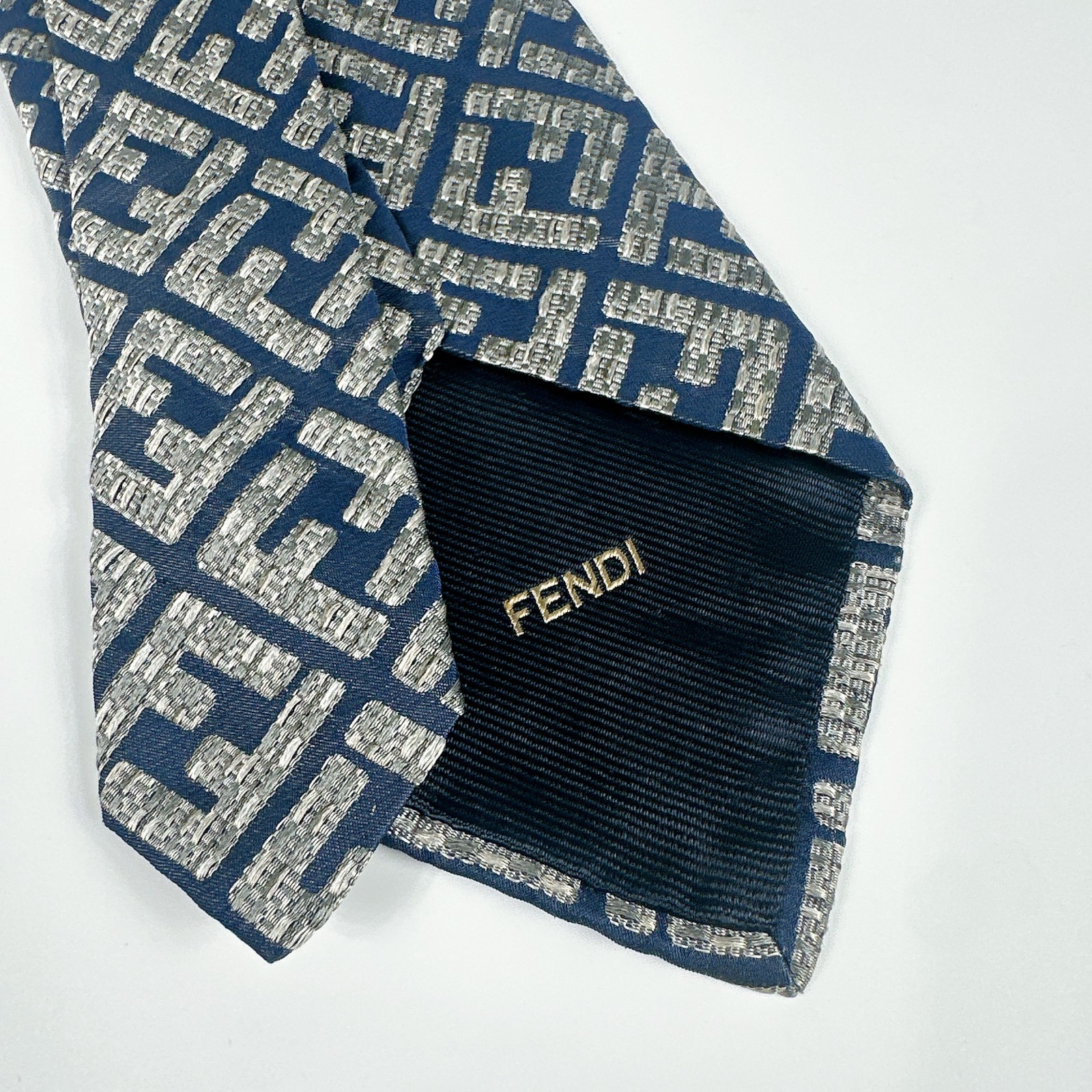 FENDI Zucca FF Monogram Silk Tie Navy Blue Silver Jacquard Made in Italy japan