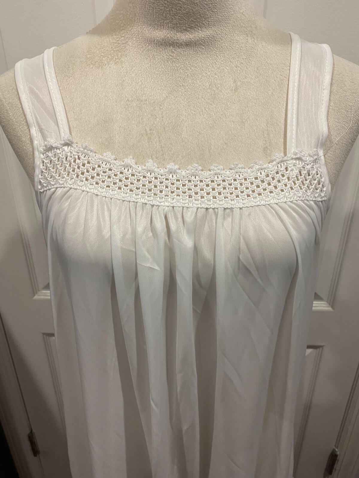 Silky Sleeveless Nightgown w/Robe Embroidery Lace Floral Design White Size XL