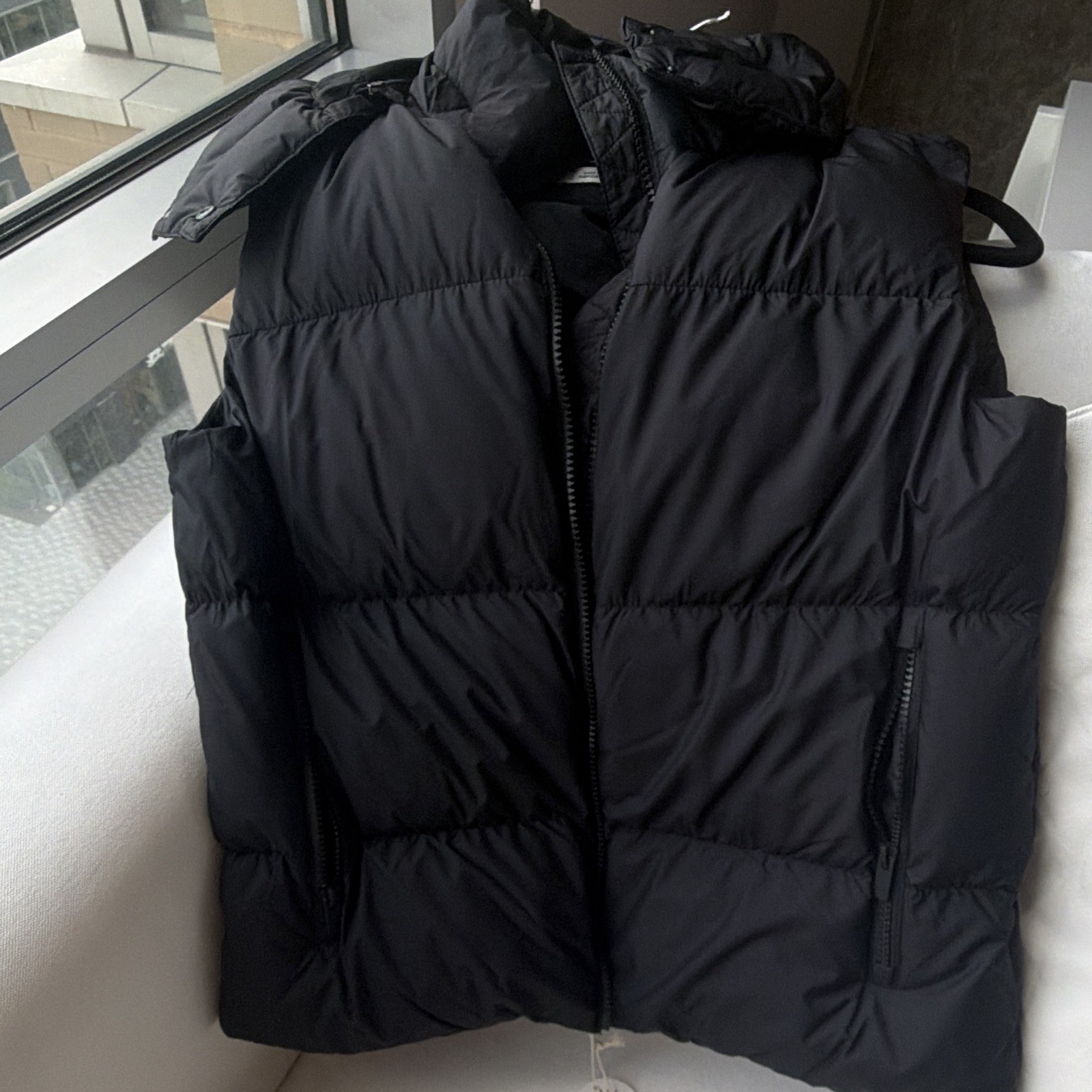 Vuori Women’s Black Down Puffer Vest Full Zip Snap Collar Sleeveless Size M