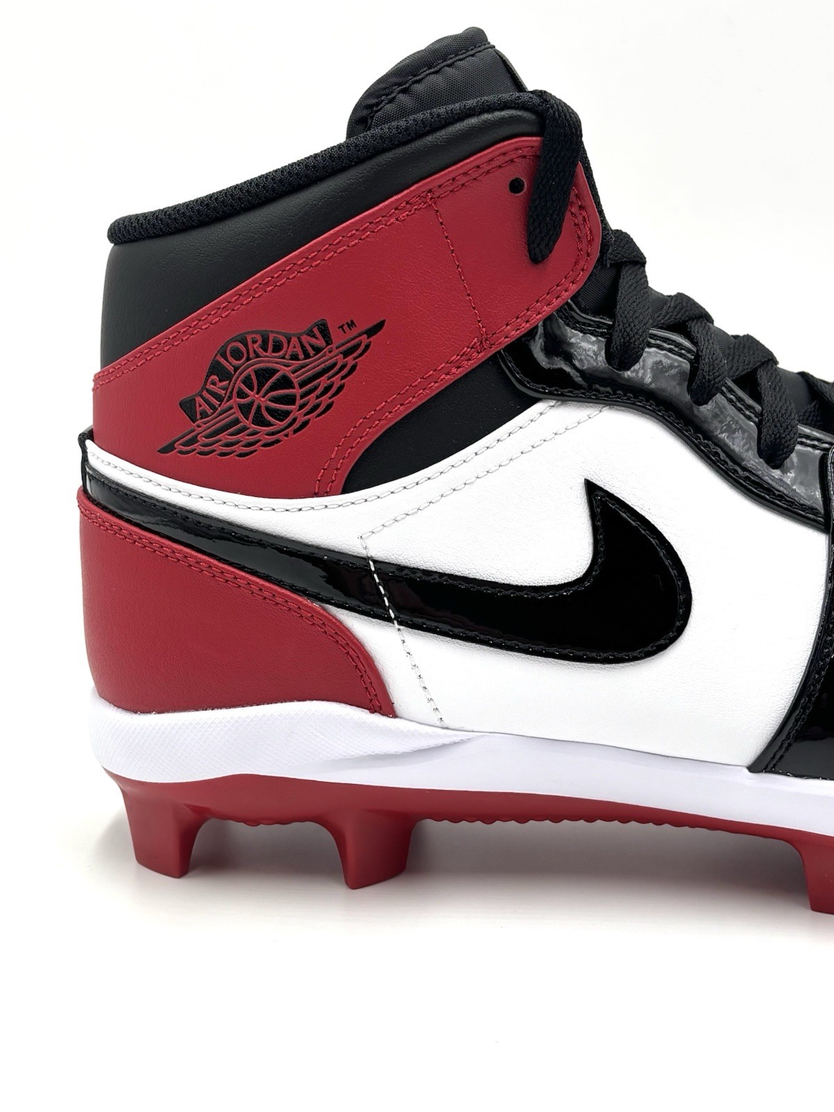 Air Jordan 1 Retro MCS Bred Toe Baseball Cleats AV5354-600 Men’s Size 9.5
