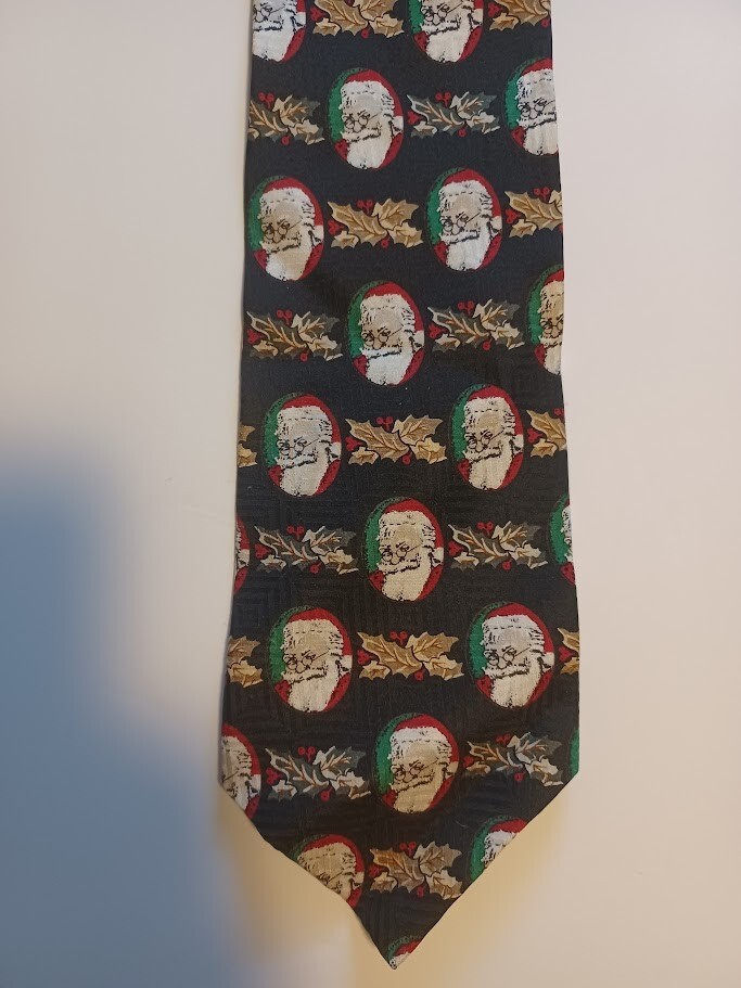 Peebles Clothing Co. HOLLY BERRY SANTA BLACK RED Silk Christmas Necktie Tie