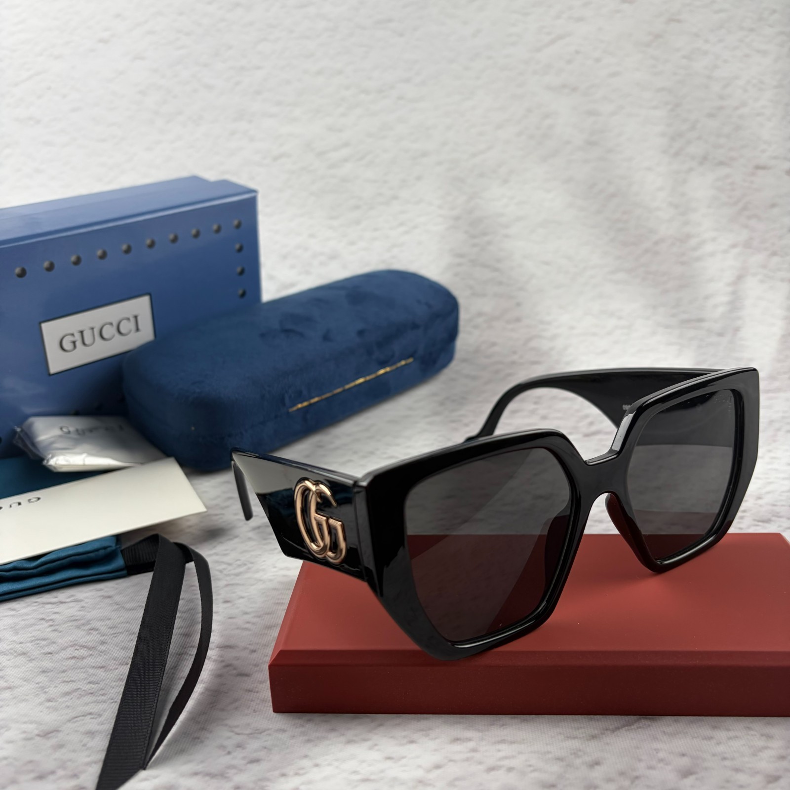 New In Box – Gucci Sunglasses