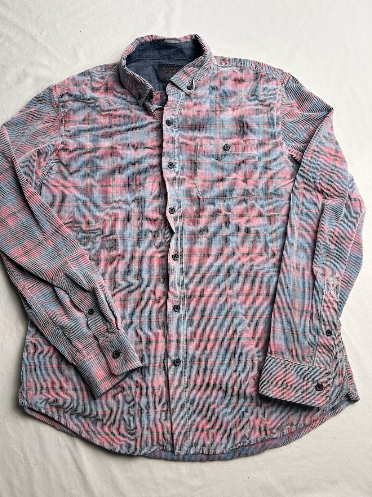Copper and Oak Men’s Faded Plaid Button Up Casual Corduroy Shirt Medium Red Blue
