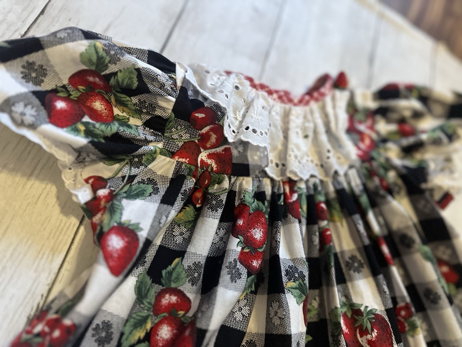 VTG Polly Flinders Red Black Plaid Berry Print Holiday Dress Eyelet Collar 2T