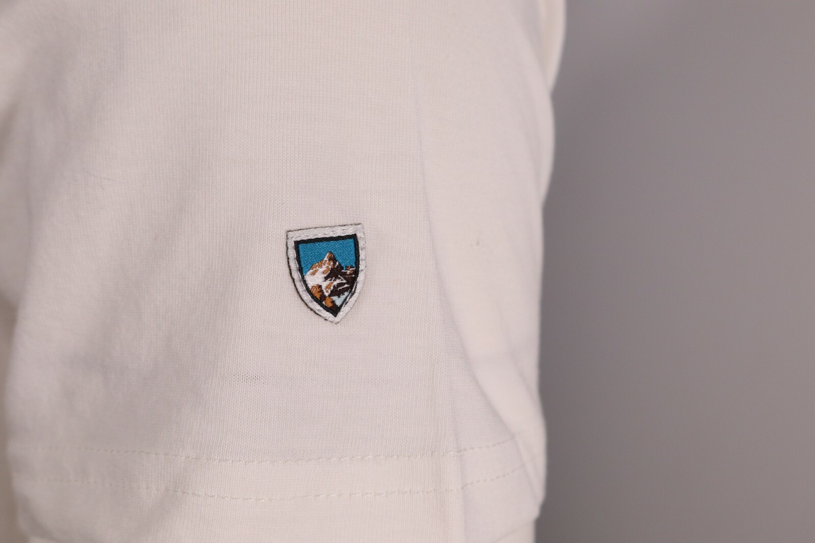 Kuhl Men’s White Blue Logo Klassik Fit (Retail $35)