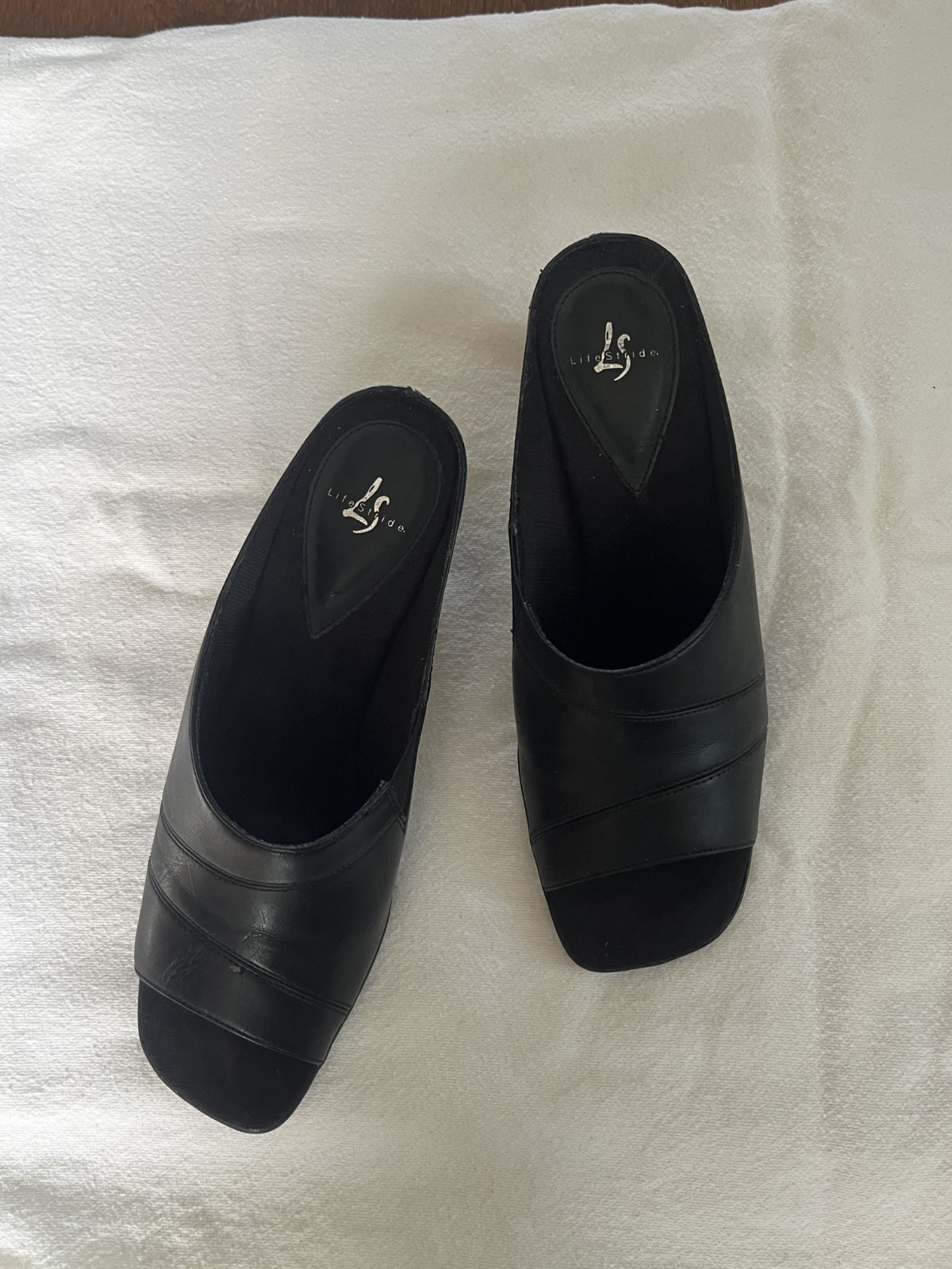 Life Stride Women’s size 7M with 2.5 inch heels