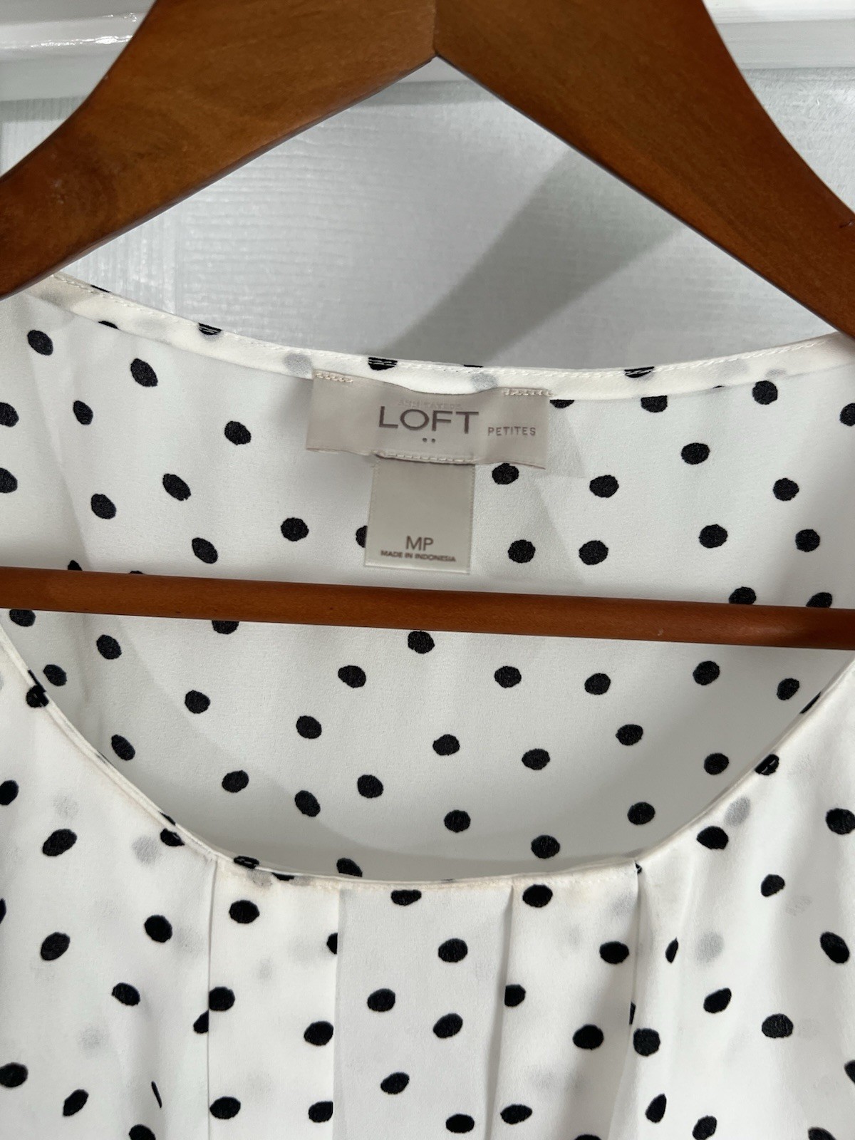 Ann Taylor Loft Women’s M Ivory Sleeveless Polka Dot Ruffle Career Blouse