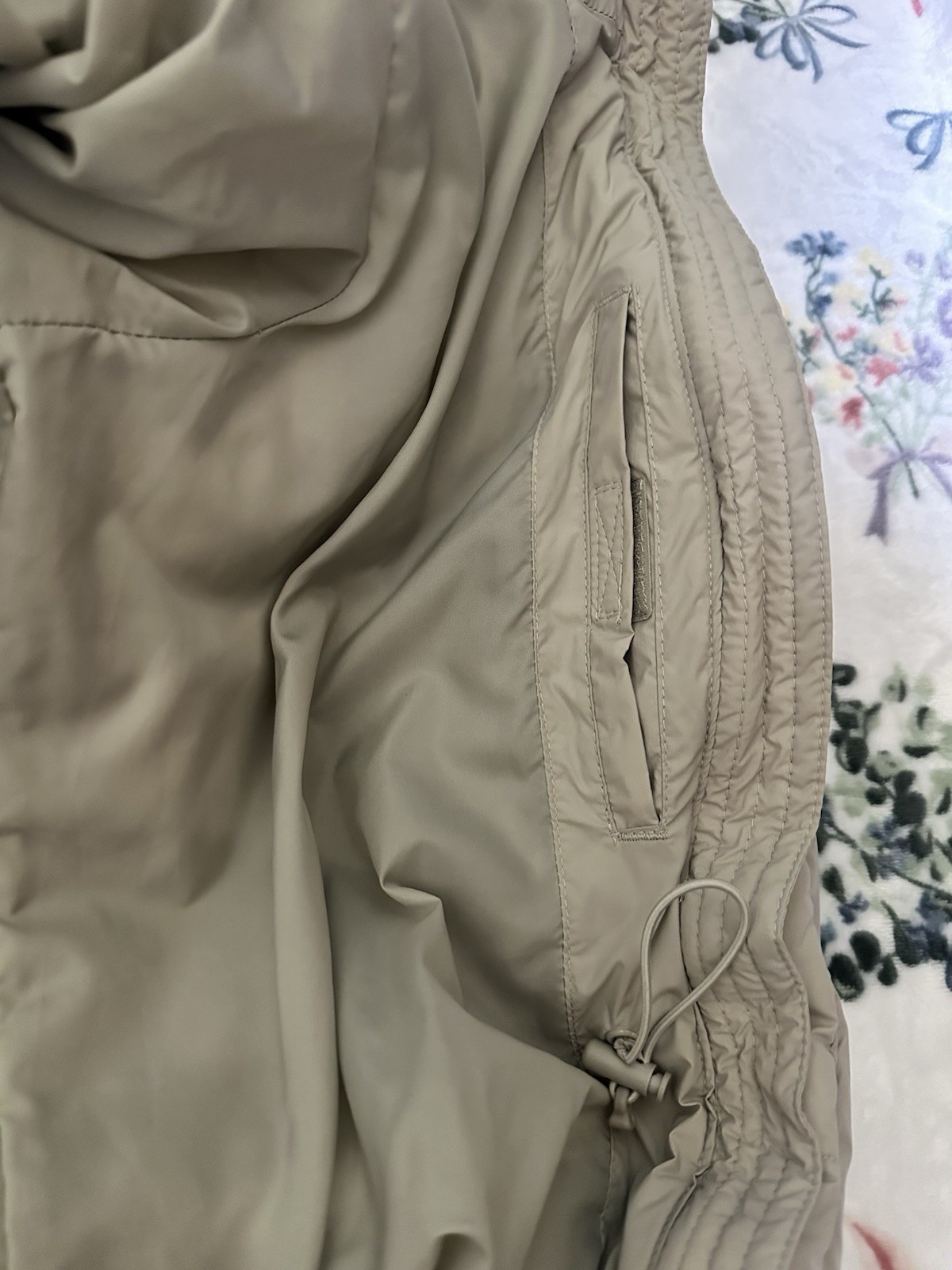 Columbia Women’s Beige Long Hooded Down Puffer Coat Zip/Snap Pockets S