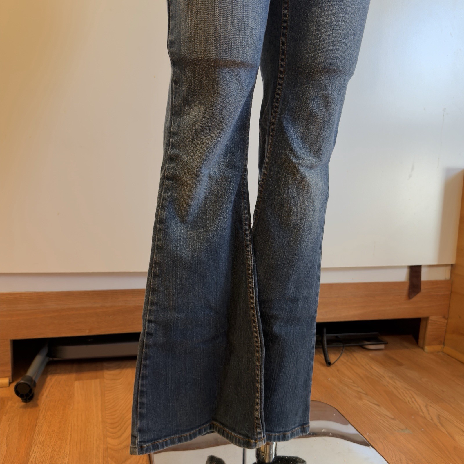 American Rag Cie Women’s Blue Flared Jeans Slim Fit Low Rise Stretch 5-Pocket