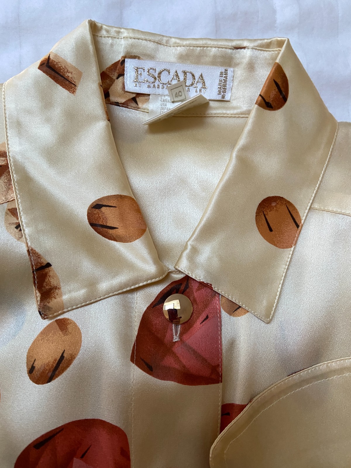 ESCADA SILK BLOUSE IN CREAM GEMSTONE PRINT PLEATED SLEEVE 40 RUNS L WEST GERMANY