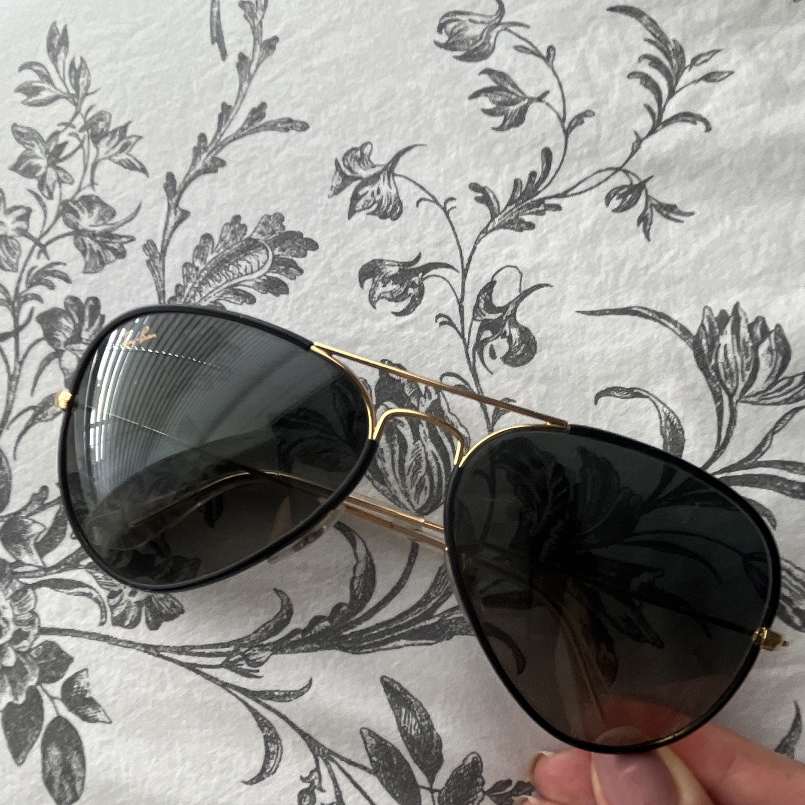Ray-Ban Aviator Women’s Sunglasses Gold Metal Frame Black Gradient Glass Lens