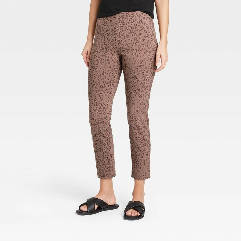 New Day Womens Stretch Ankle Crop Pants 4 S Brown Animal Print Side Zip NEW