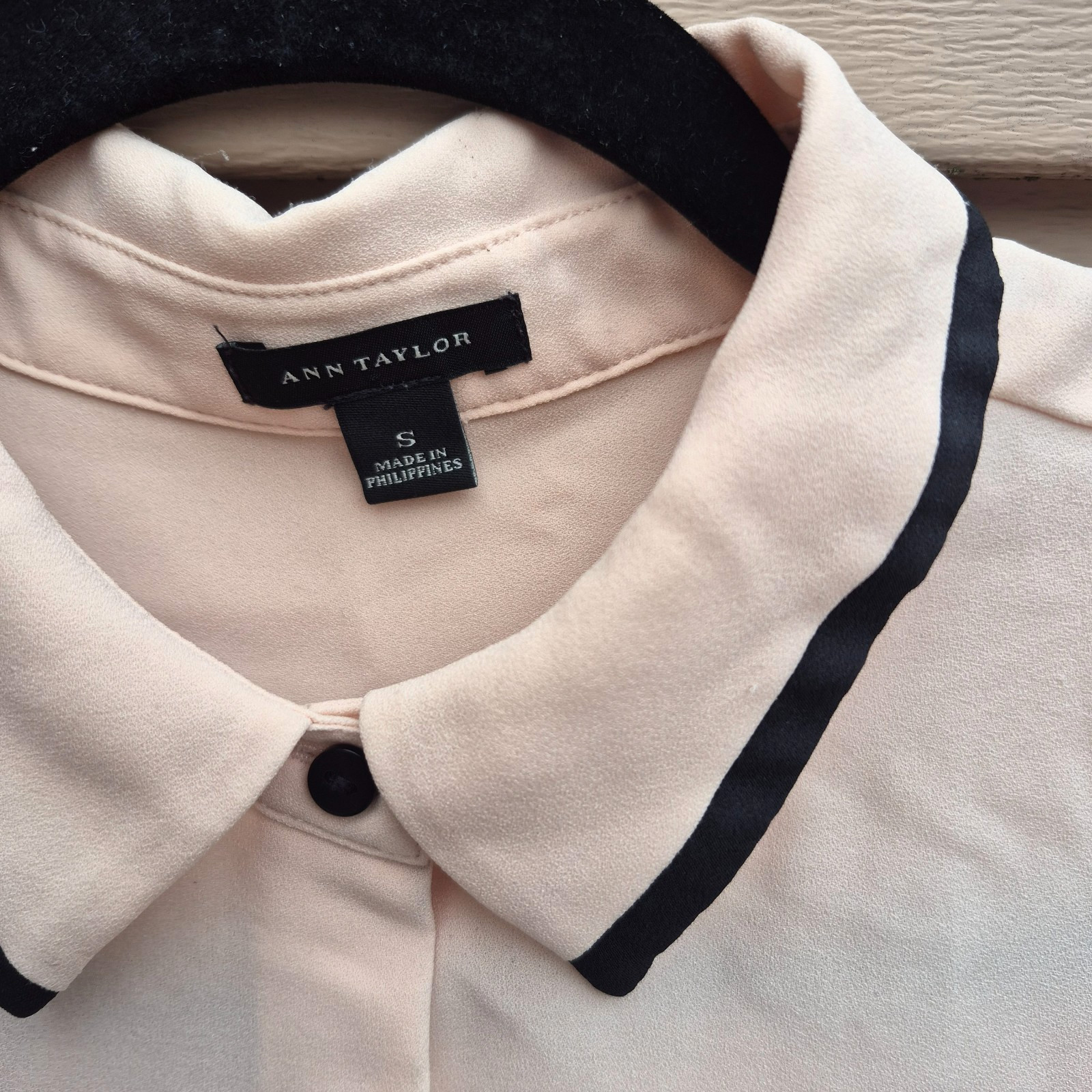 Ann Taylor Cream Contrast Trim Collared Front Button-Up Long Sleeve Blouse Sz s