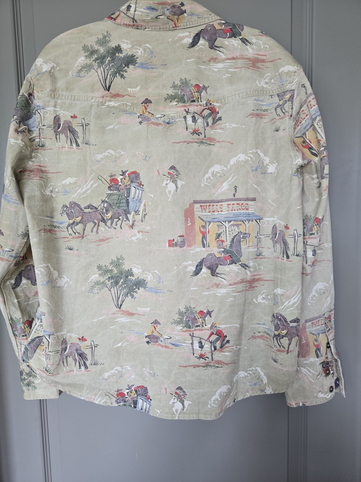 Vintage Western Mens Shirt Size Large Brand Unknown denim-like cotton material