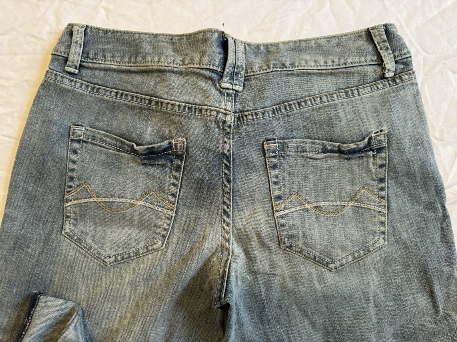 Vintage Mossimo Supply Co. Light Wash Blue Denim Capri Jeans Cuffed 5-Pocket