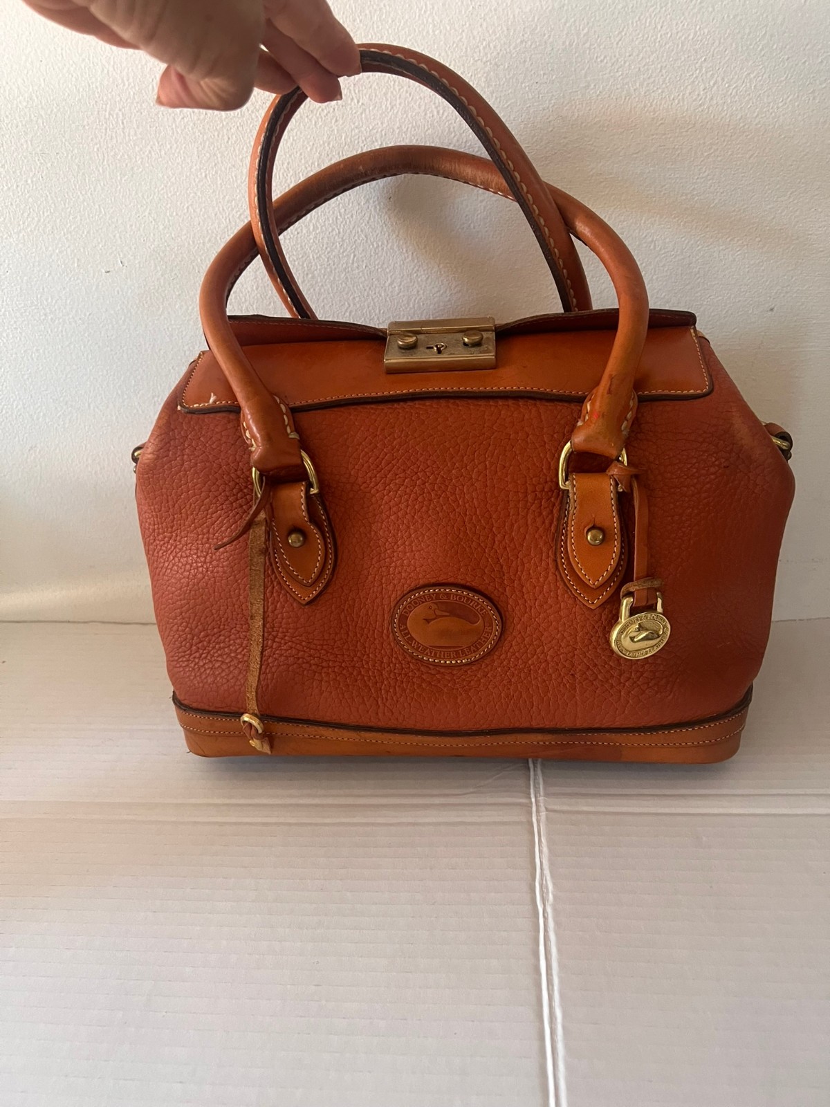 VINTAGE DOONEY & BOURKE PEBBLED LEATHER DOCTOR ALL WEATHER BAG COGNAC