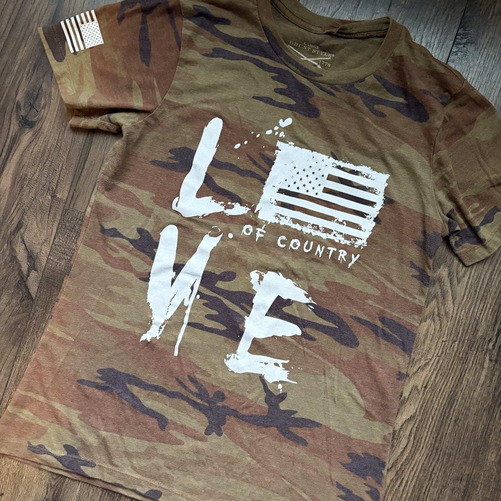 Grunt Style Women’s Camo Love of Country American Flag Graphic T-Shirt Size L
